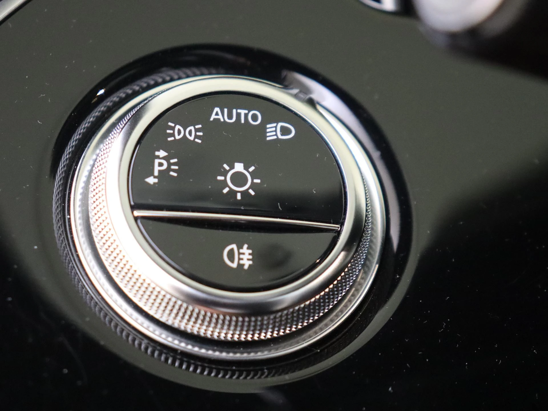 Mercedes-Benz-E-Klasse-image-24