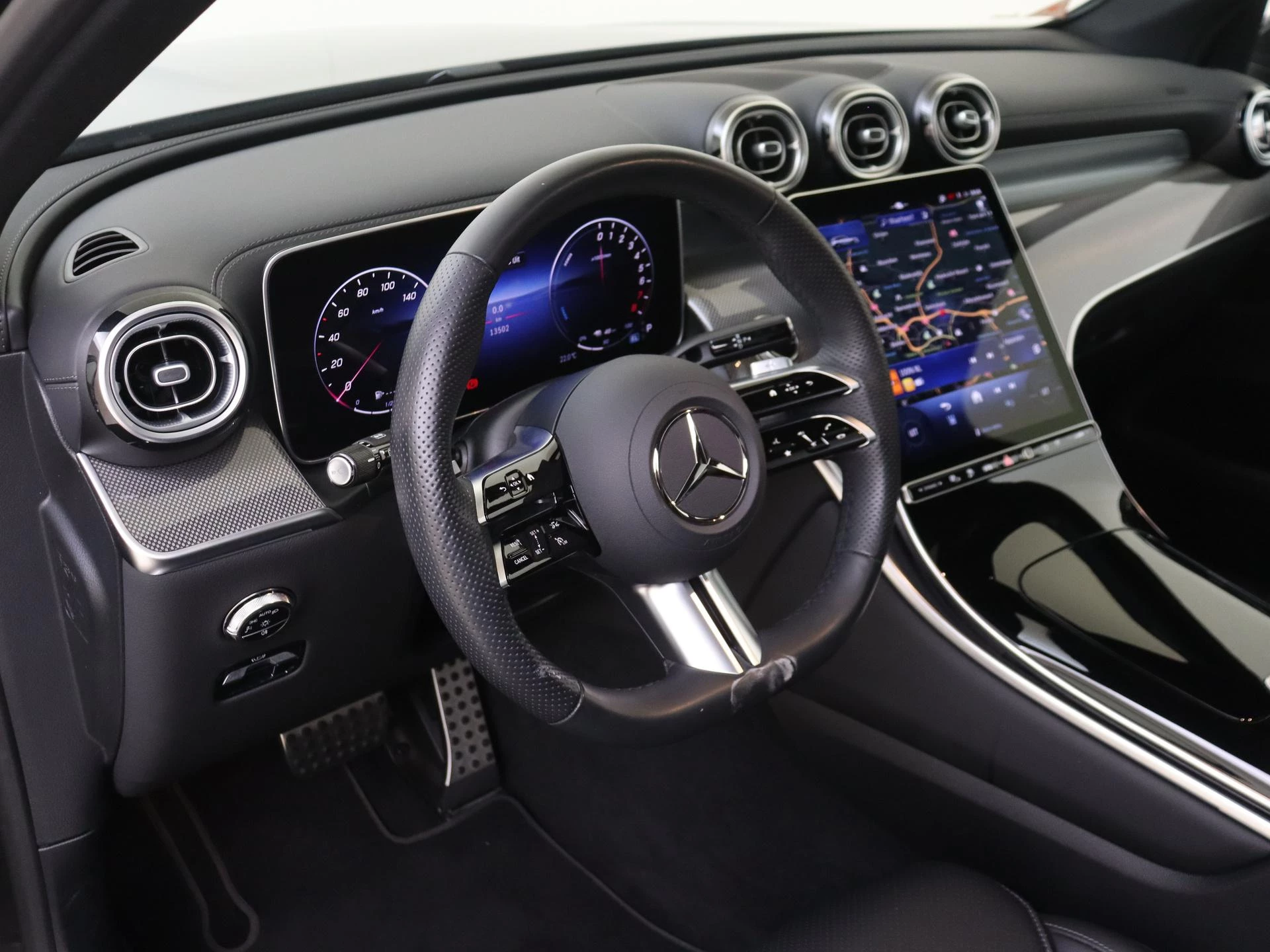 Mercedes-Benz-GLC-image-12