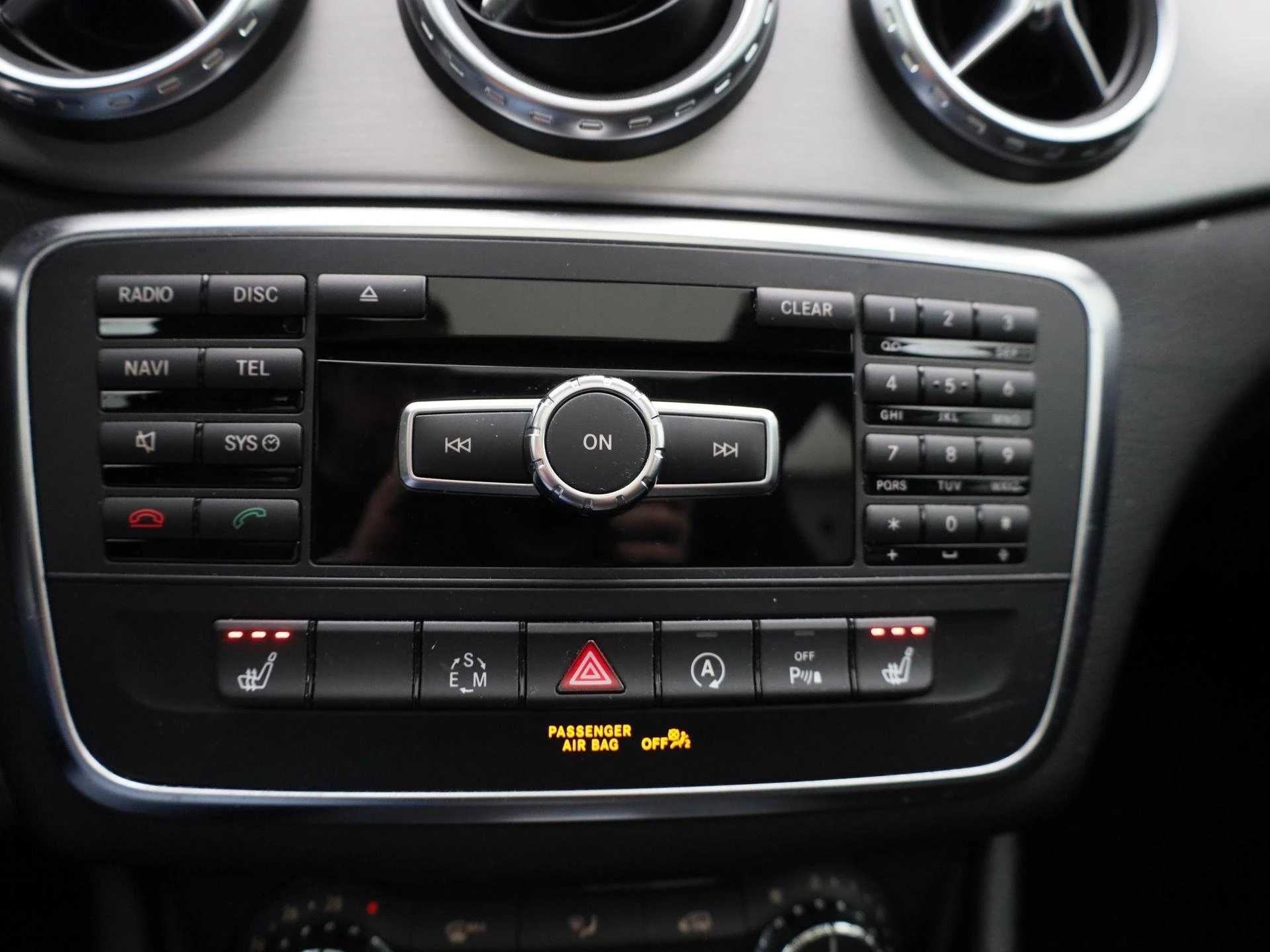 Mercedes-Benz-GLA-image-15