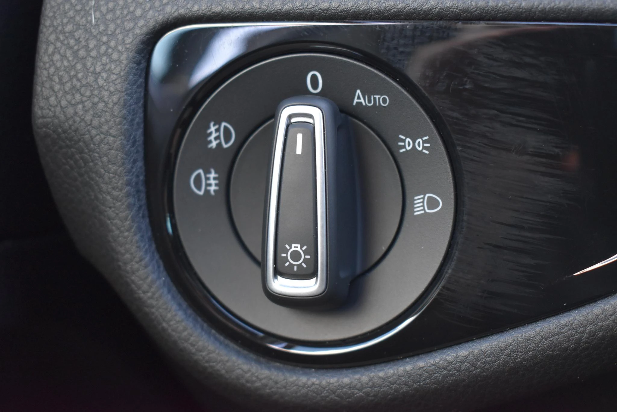 Volkswagen-Golf-image-14
