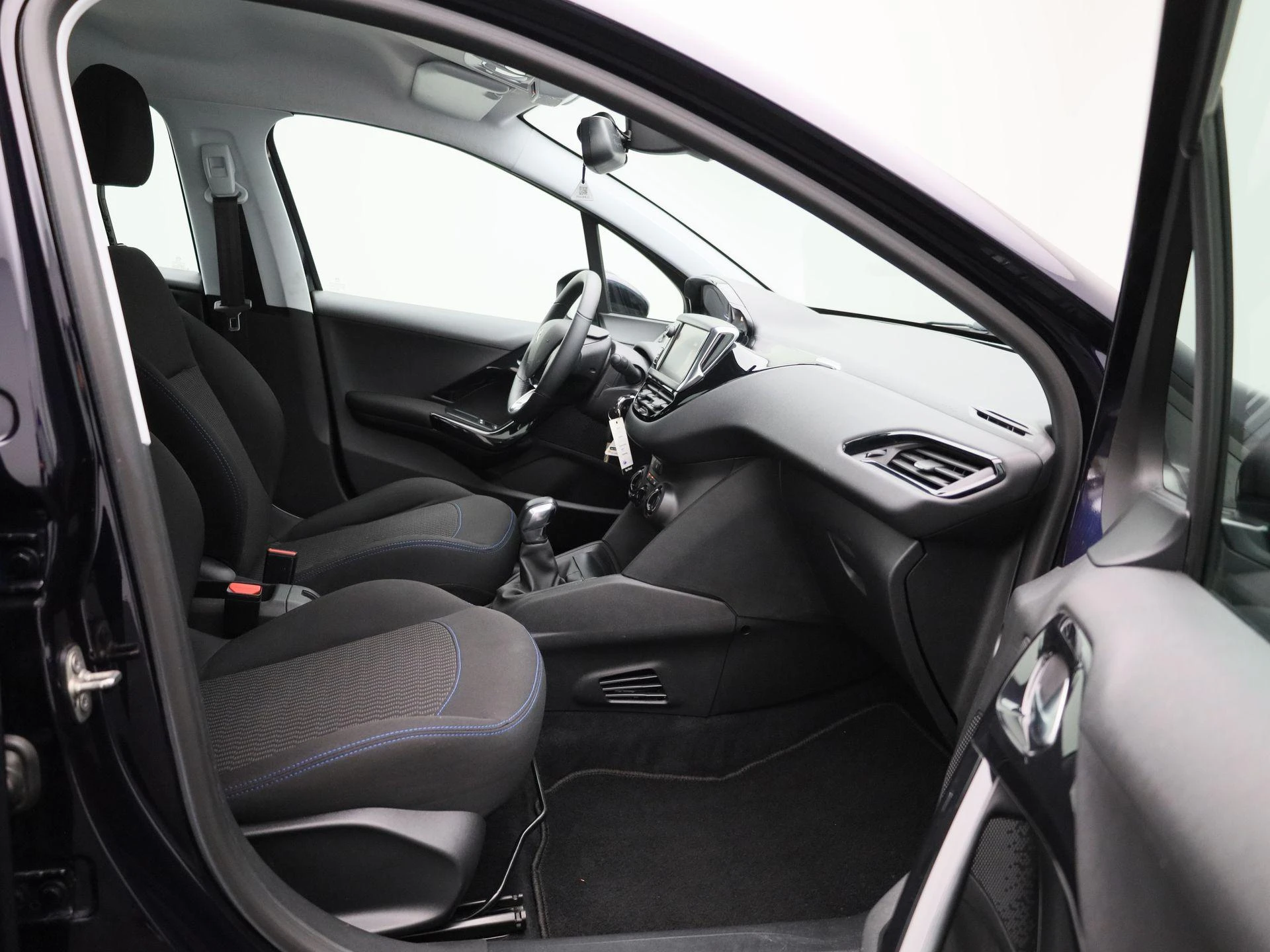 Peugeot-208-image-30