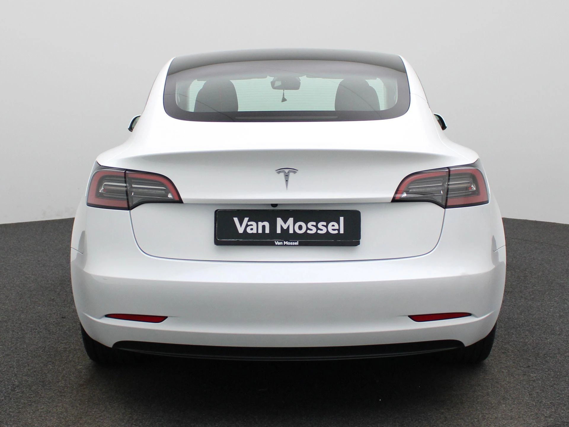Tesla-Model 3-image-5