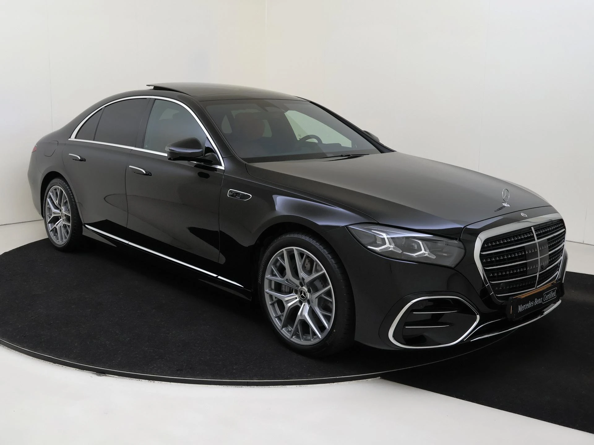 Mercedes-Benz-S-Klasse-image-1