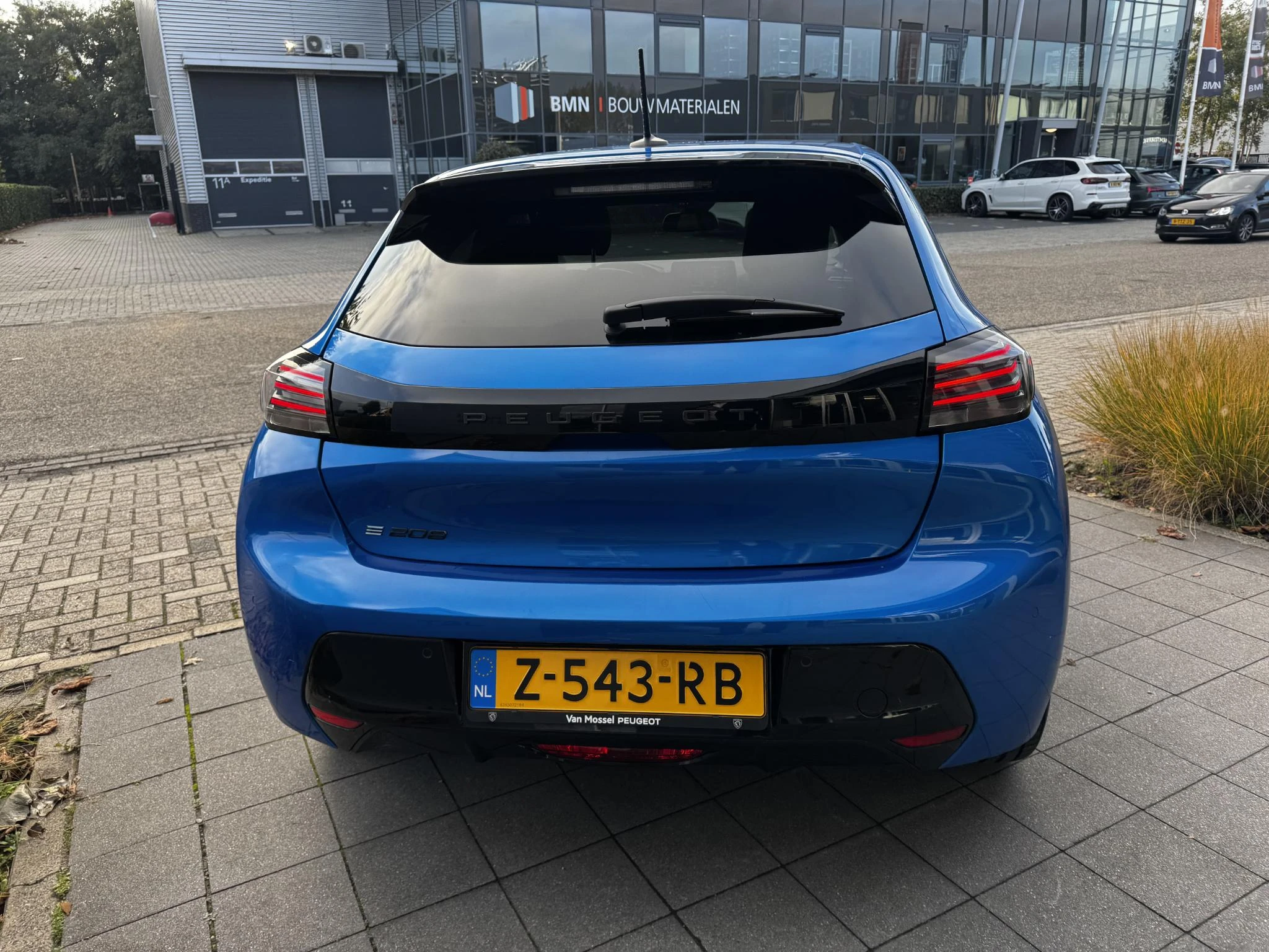 Peugeot-e-208-image-7