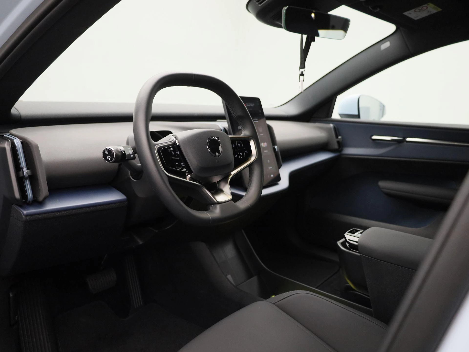 Volvo-EX30-image-27