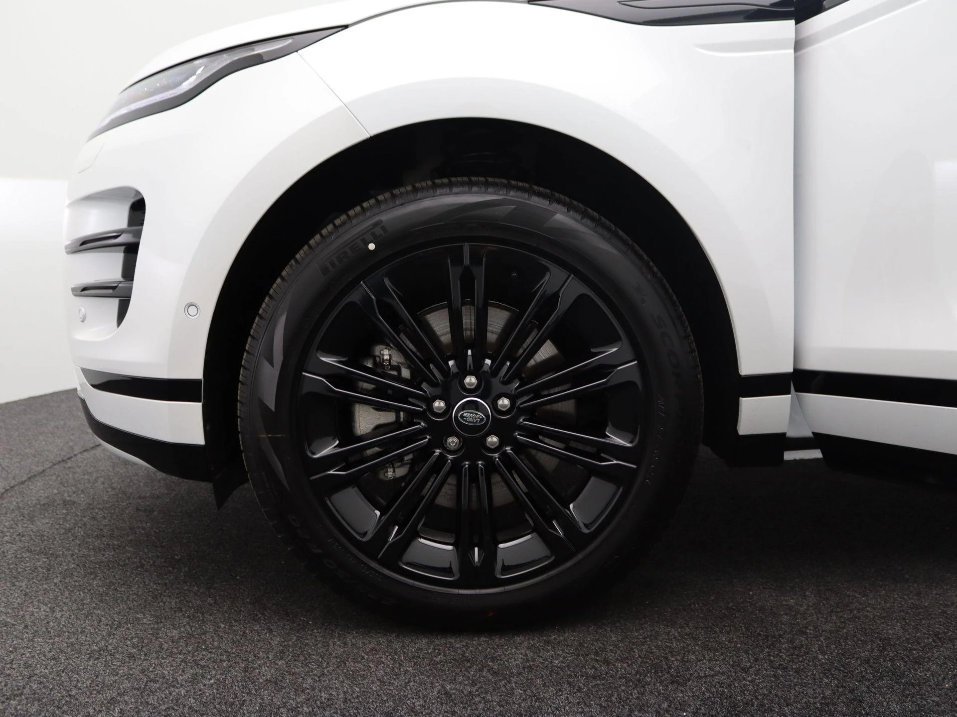 Land Rover-Range Rover Evoque-image-15