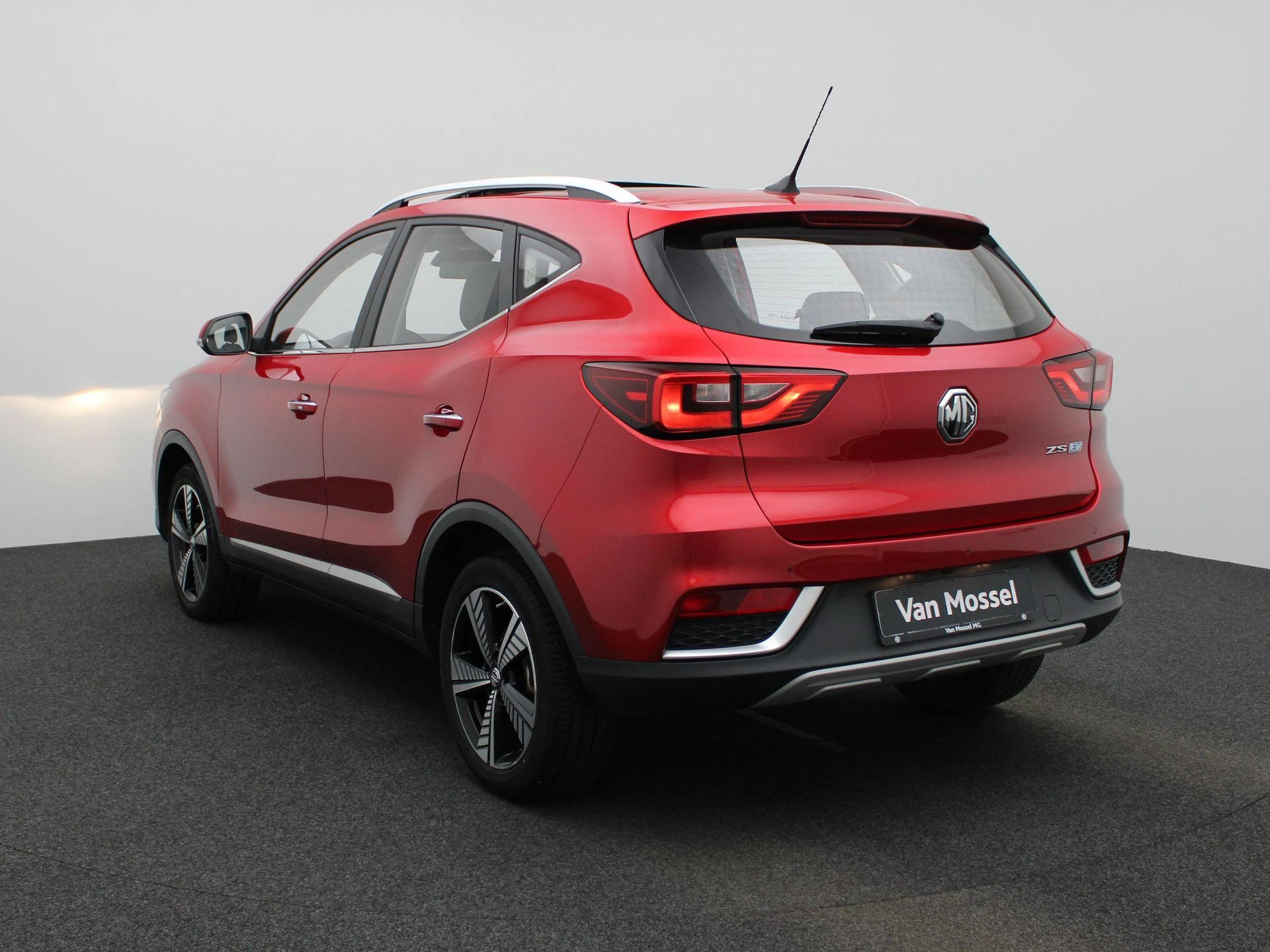 MG-ZS EV-image-1