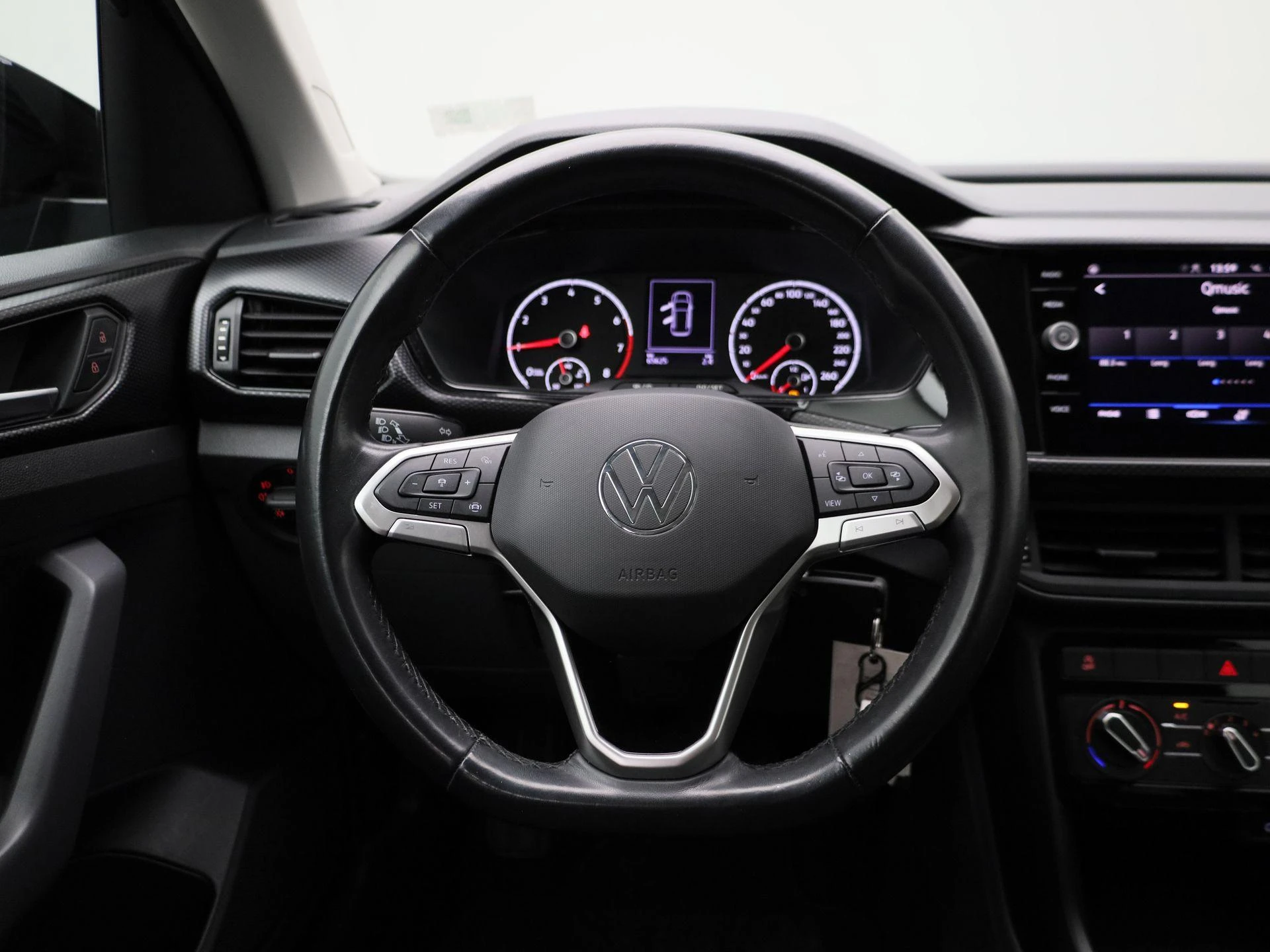 Volkswagen-T-Cross-image-6