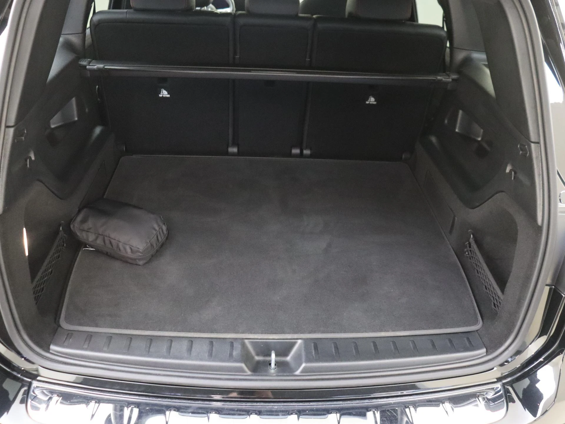 Mercedes-Benz-EQB-image-26