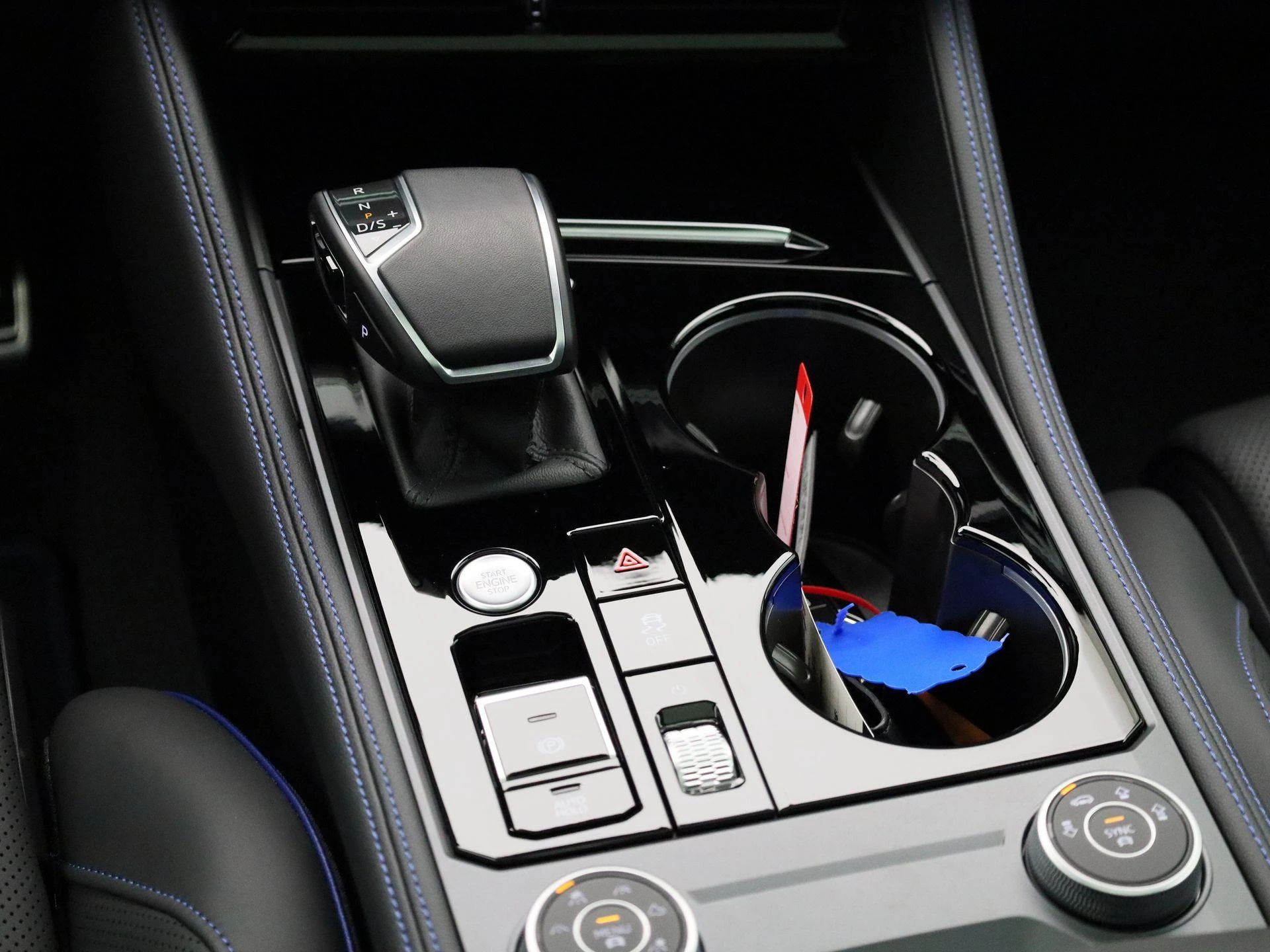 Volkswagen-Touareg-image-8