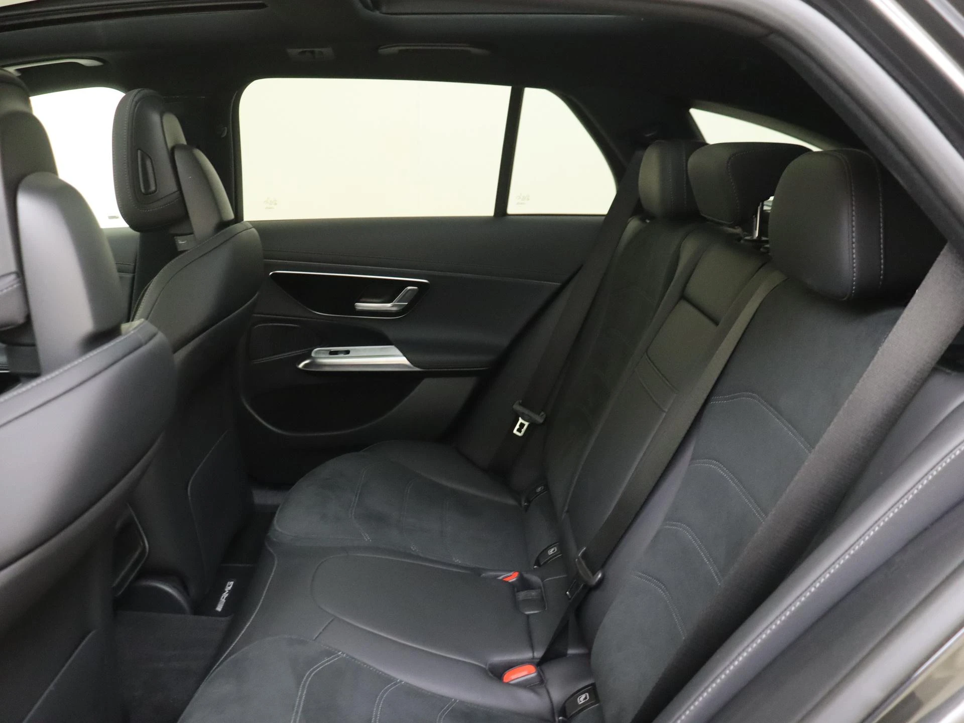 Mercedes-Benz-E-Klasse-image-14