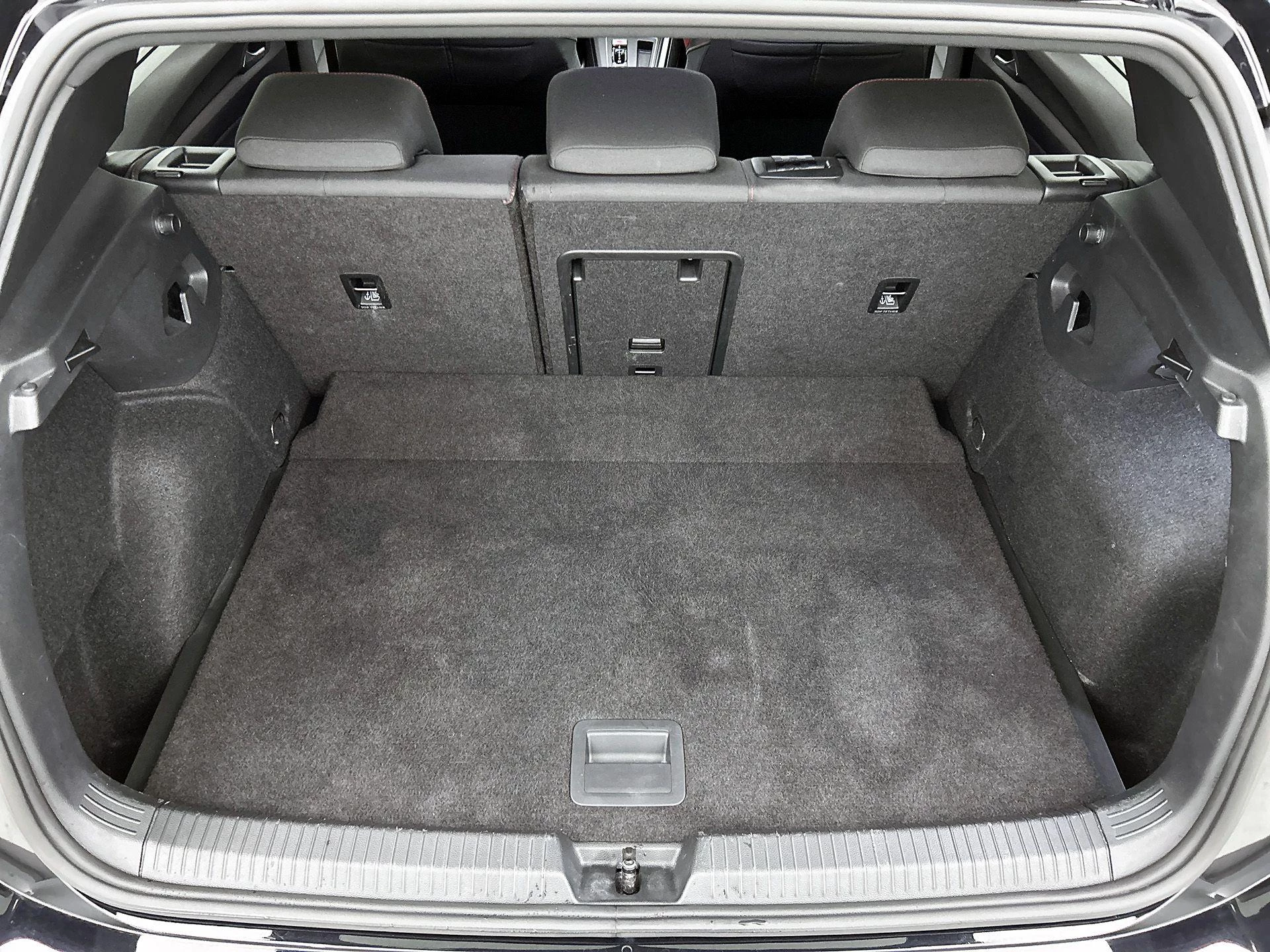 Volkswagen-Golf-image-18