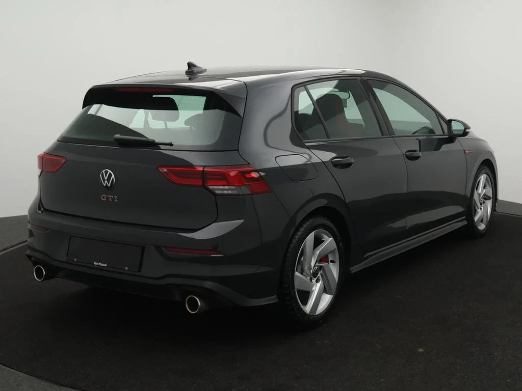 Volkswagen-Golf-image-1