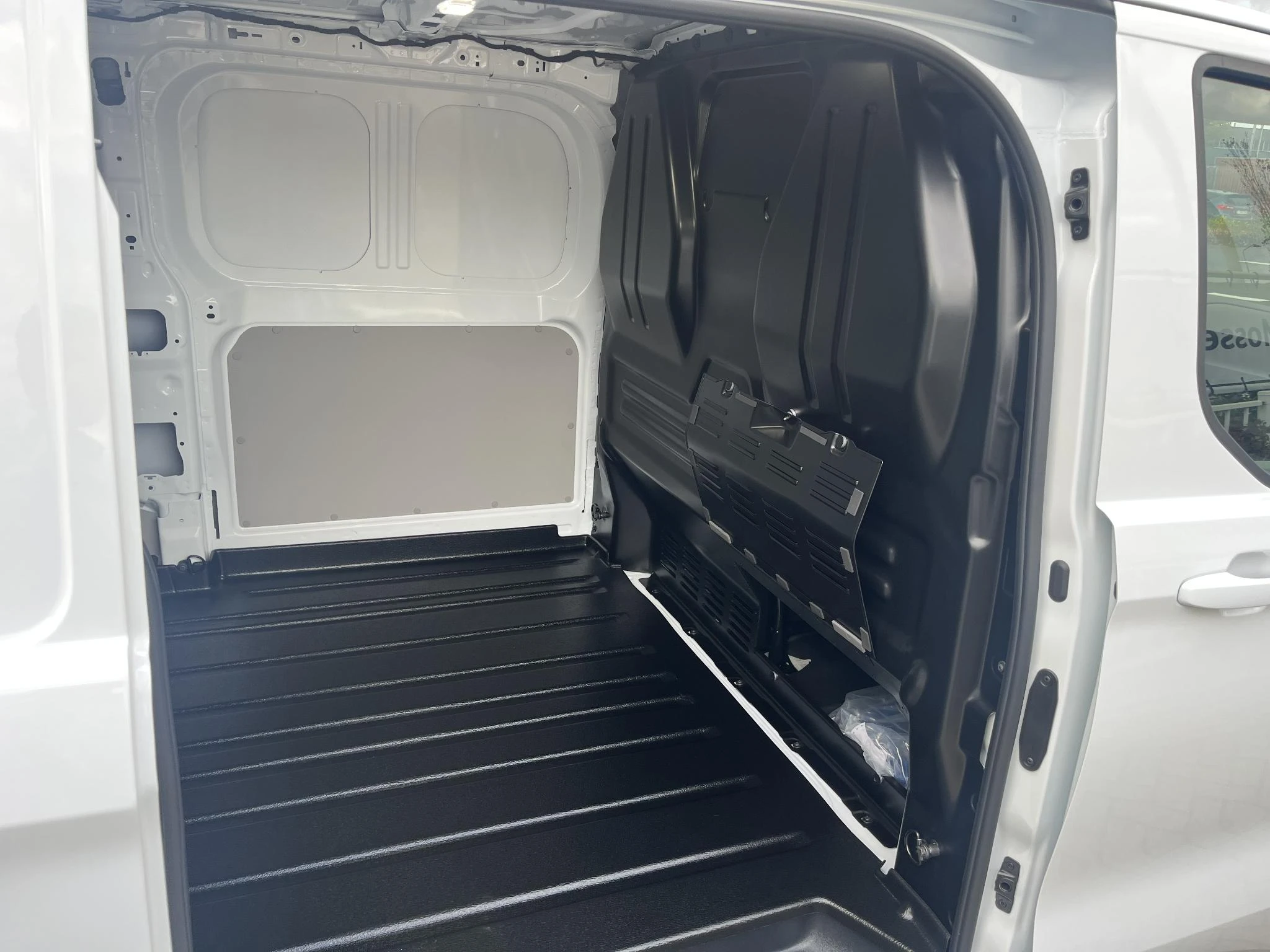 Ford-E-Transit-image-18