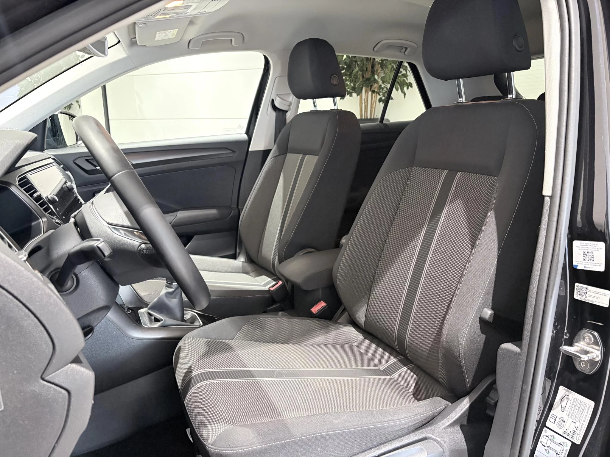 Volkswagen-T-Roc-image-12