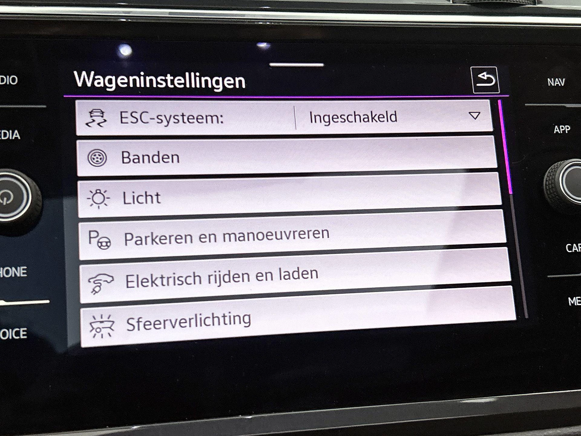 Volkswagen-Tiguan-image-10