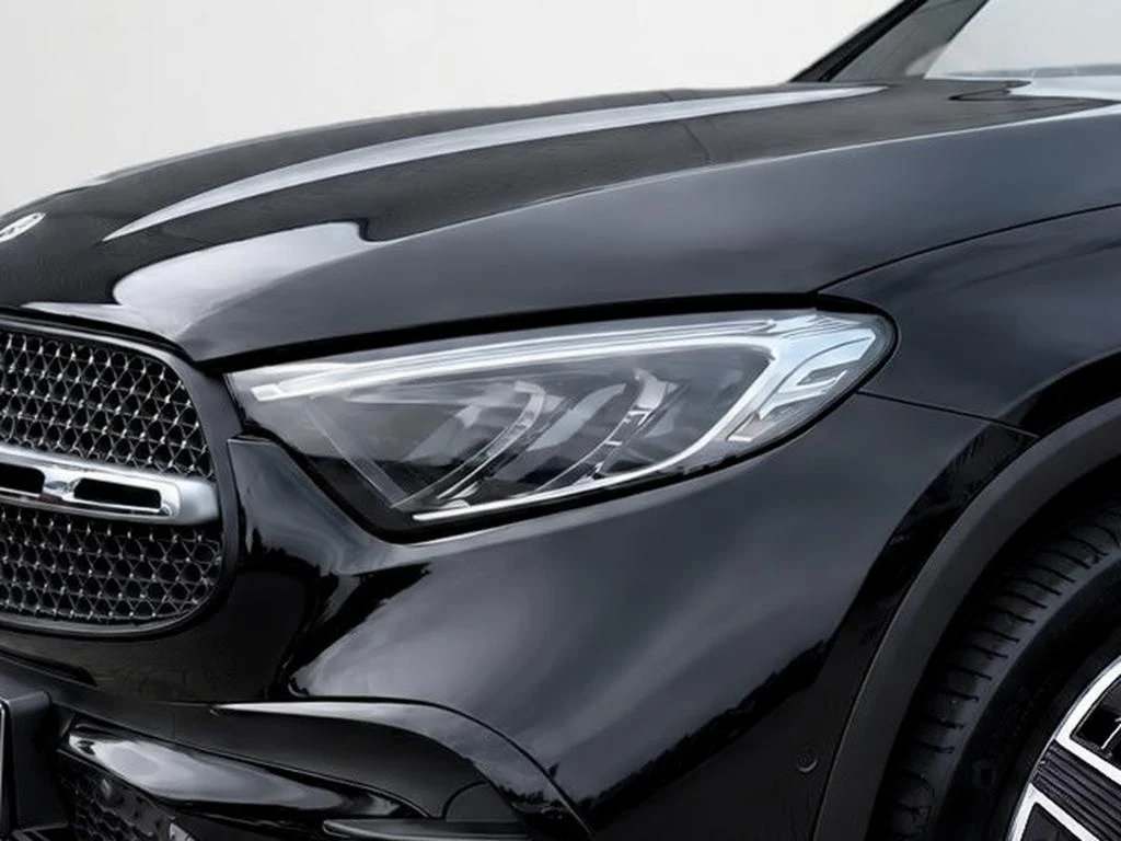 Mercedes-Benz-GLC 300 d-image-4