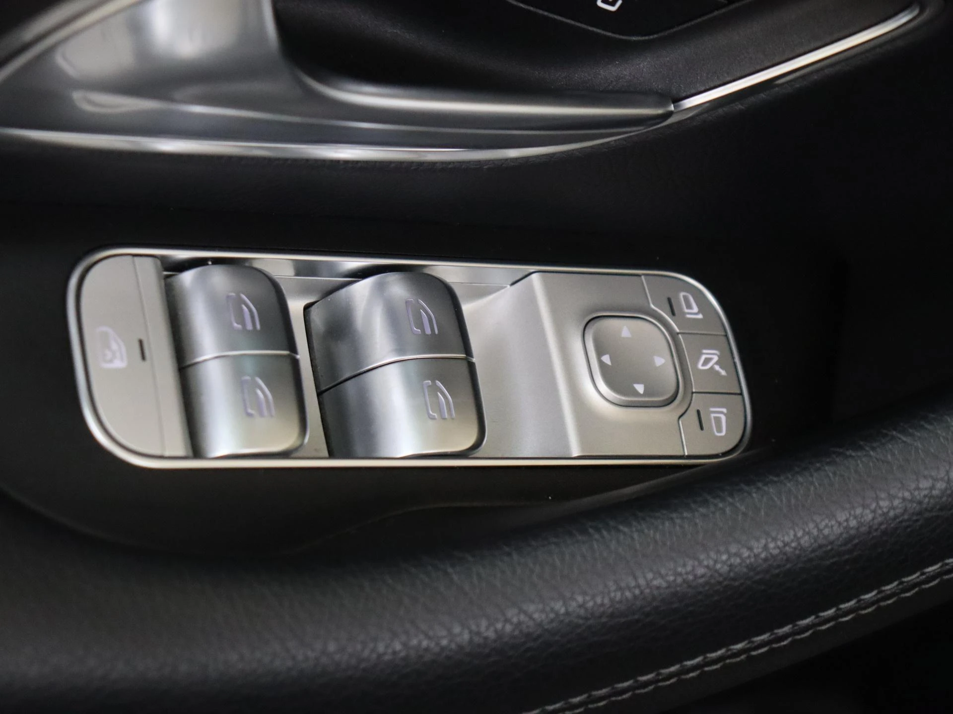 Mercedes-Benz-GLE-image-26