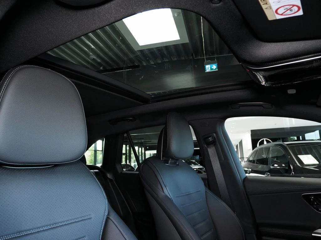 Mercedes-Benz-GLC 300 de-image-12