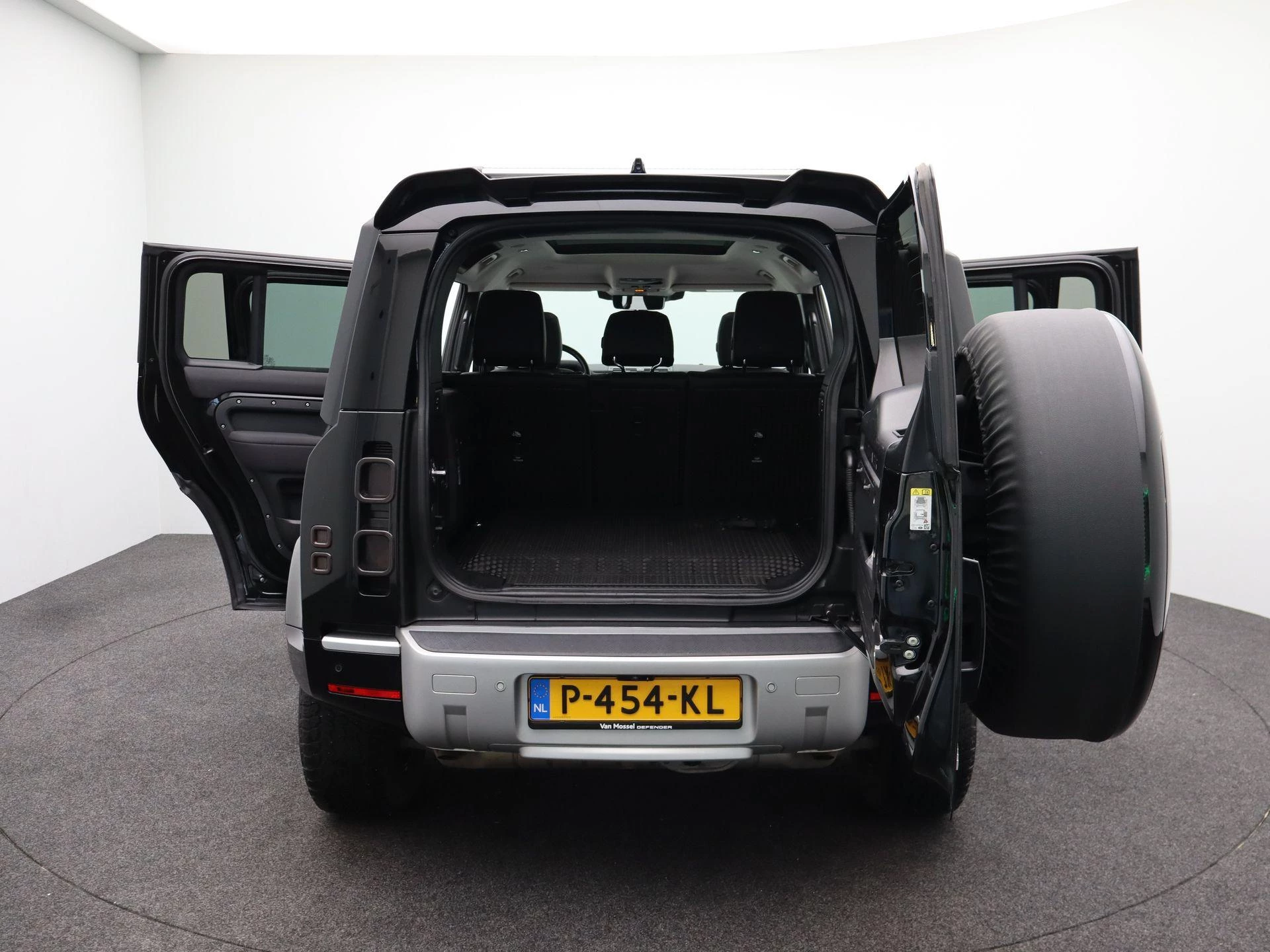 Land Rover-Defender-image-12