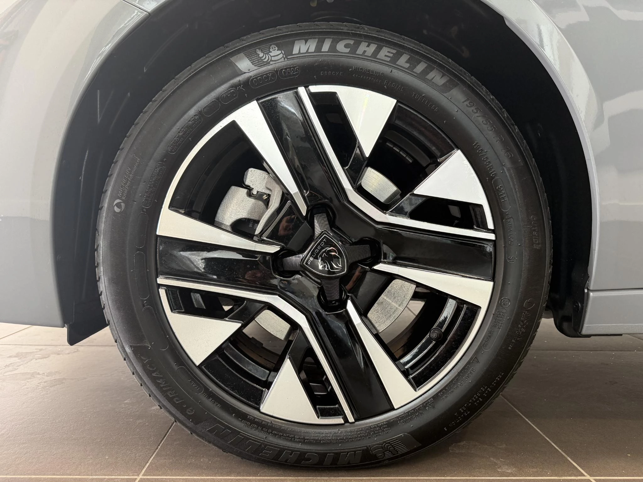 Peugeot 208 1.2 Hybrid 110 e-DCS6 Allure