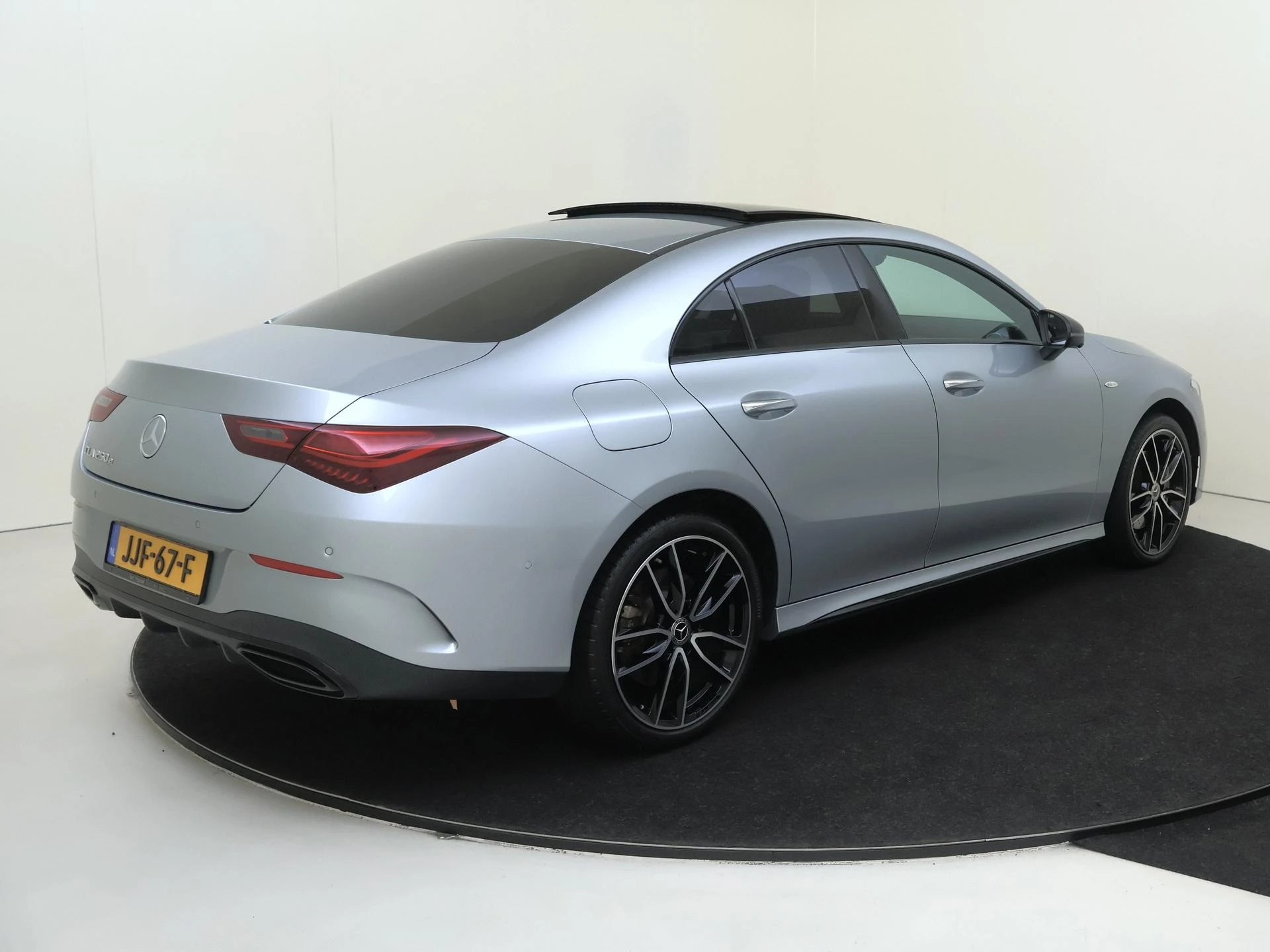 Mercedes-Benz-CLA-image-3