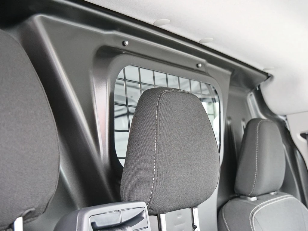 Volkswagen-Transporter-image-9