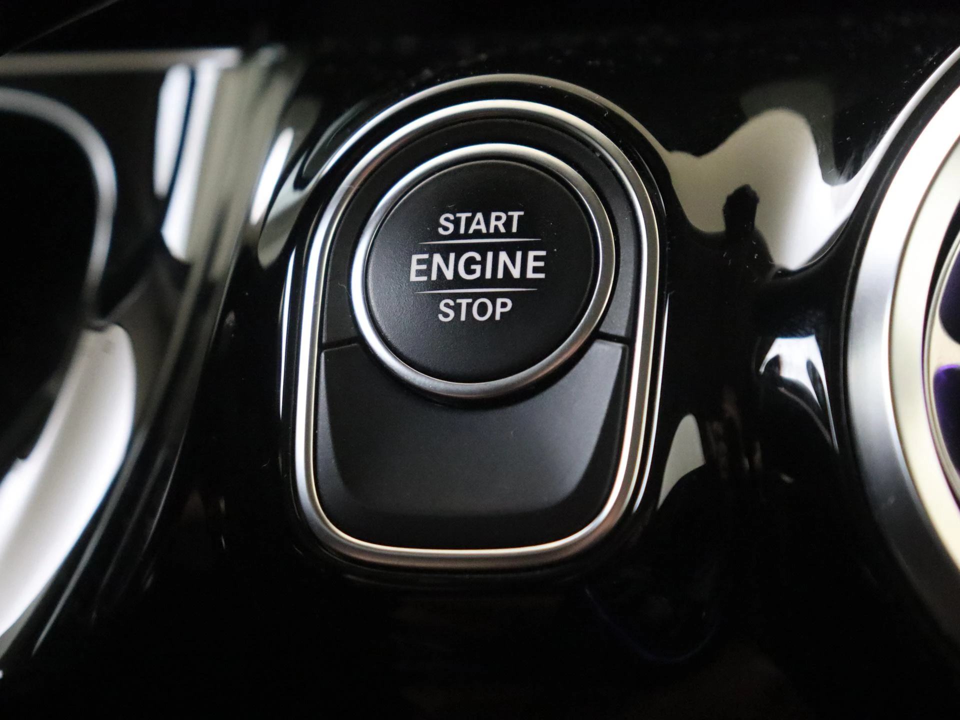Mercedes-Benz-GLA-image-21