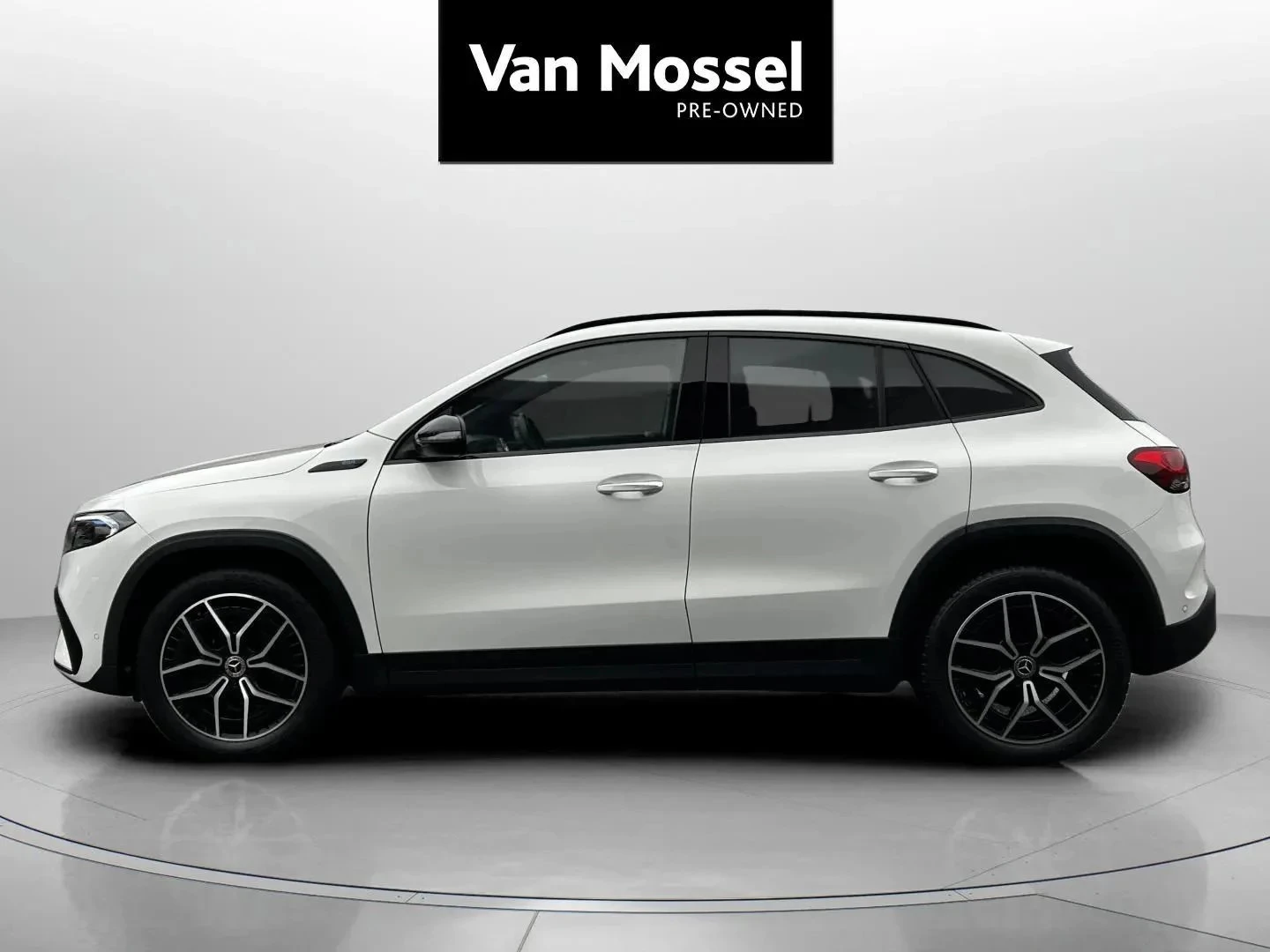 Mercedes-Benz-EQA-image-7