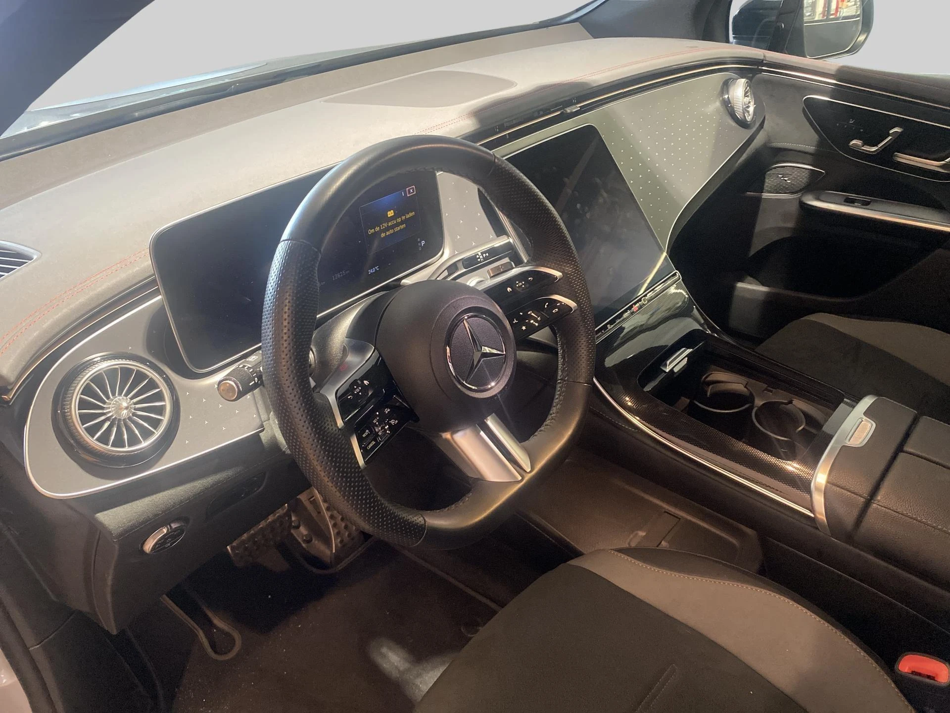 Mercedes-Benz-EQE-image-8