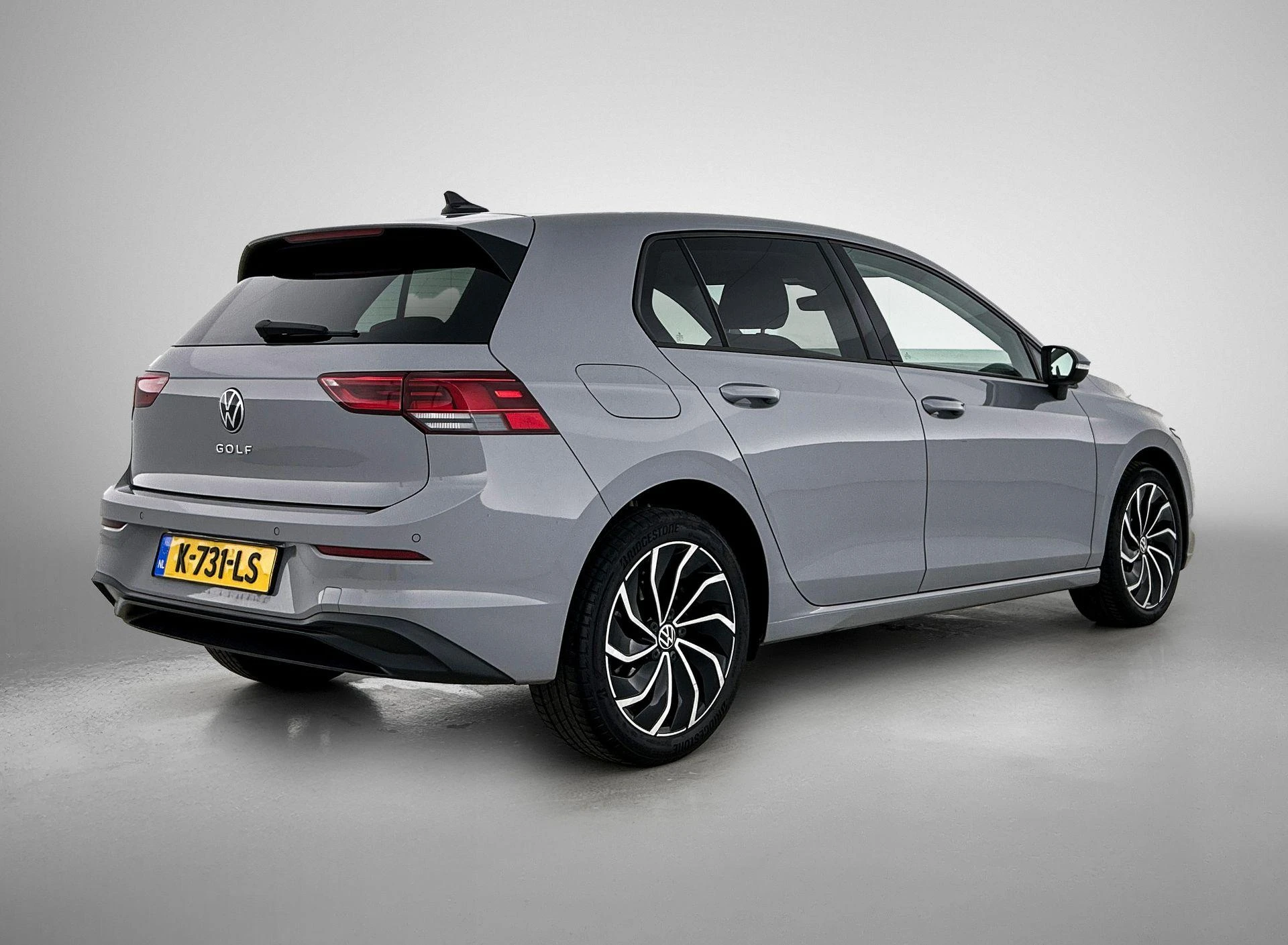Volkswagen-Golf-image-3
