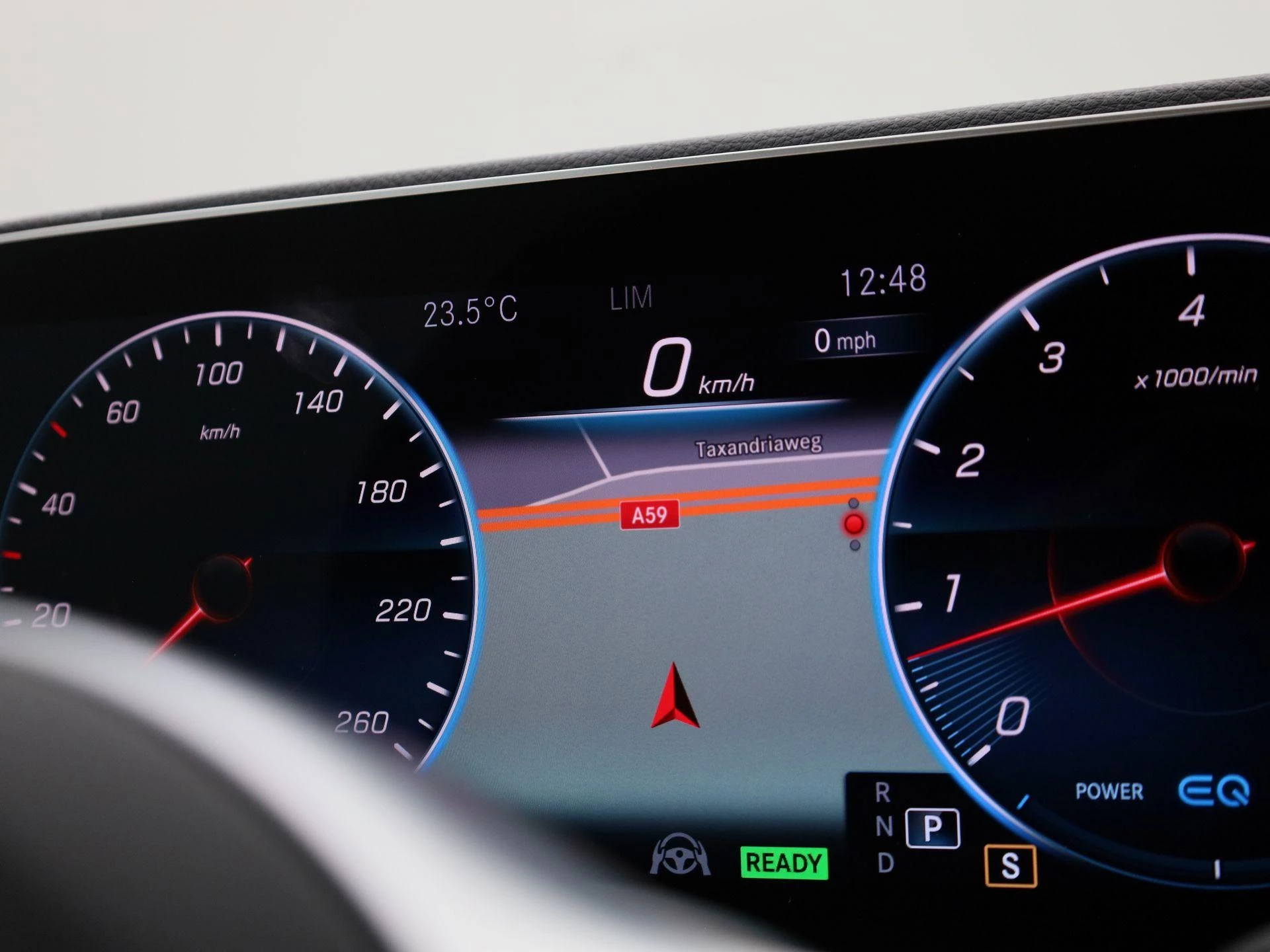 Mercedes-Benz-GLE-image-25