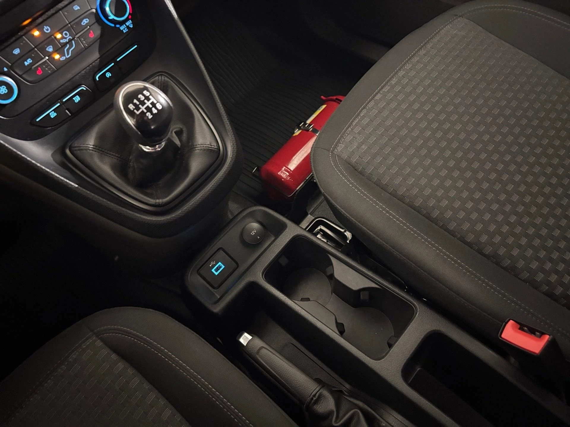 Ford-Transit Connect-image-10