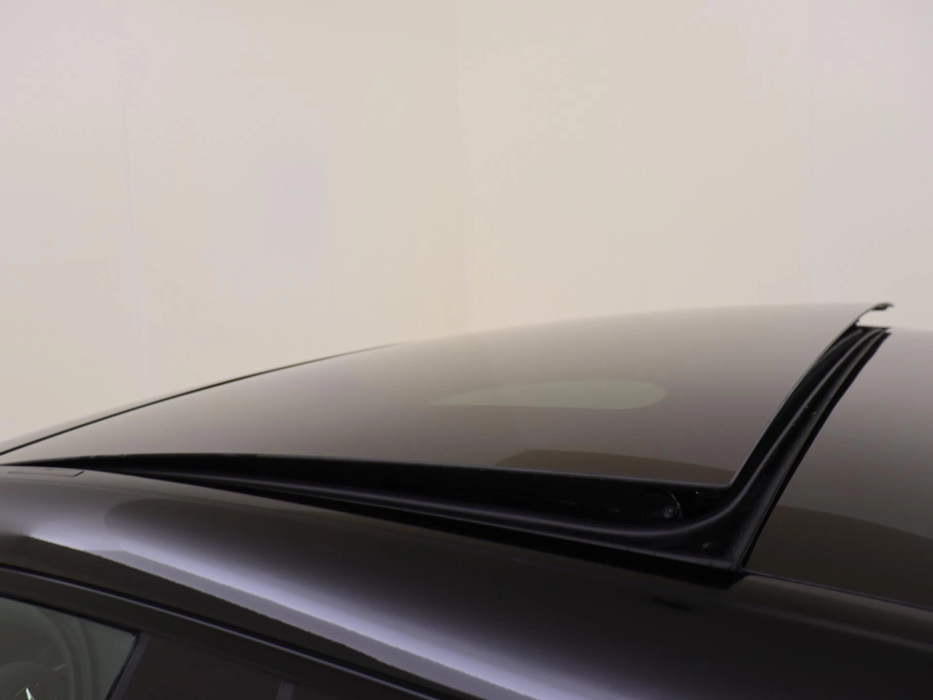 Mercedes-Benz-EQE-image-30