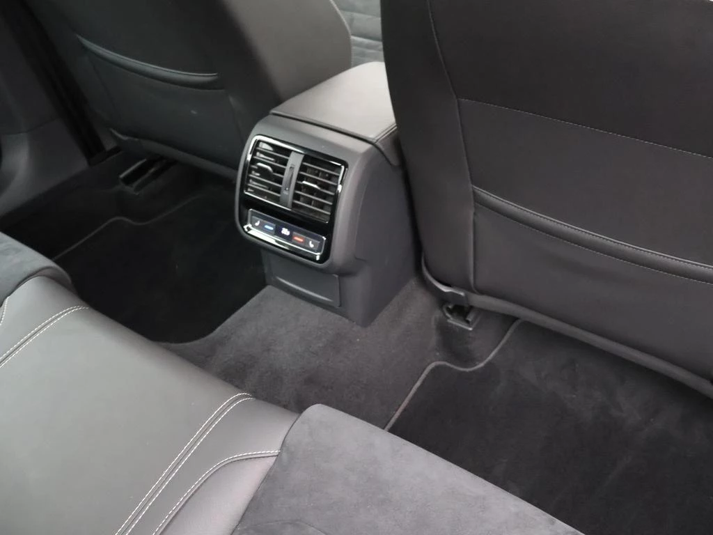 Volkswagen Passat Passat Elegance Business 1.5TSI 150PK* *LEDER*ALCANTARA*CAMERA*VIRTUAL COCKPIT*ACC*PDC*ZETELVERWARMING*...*