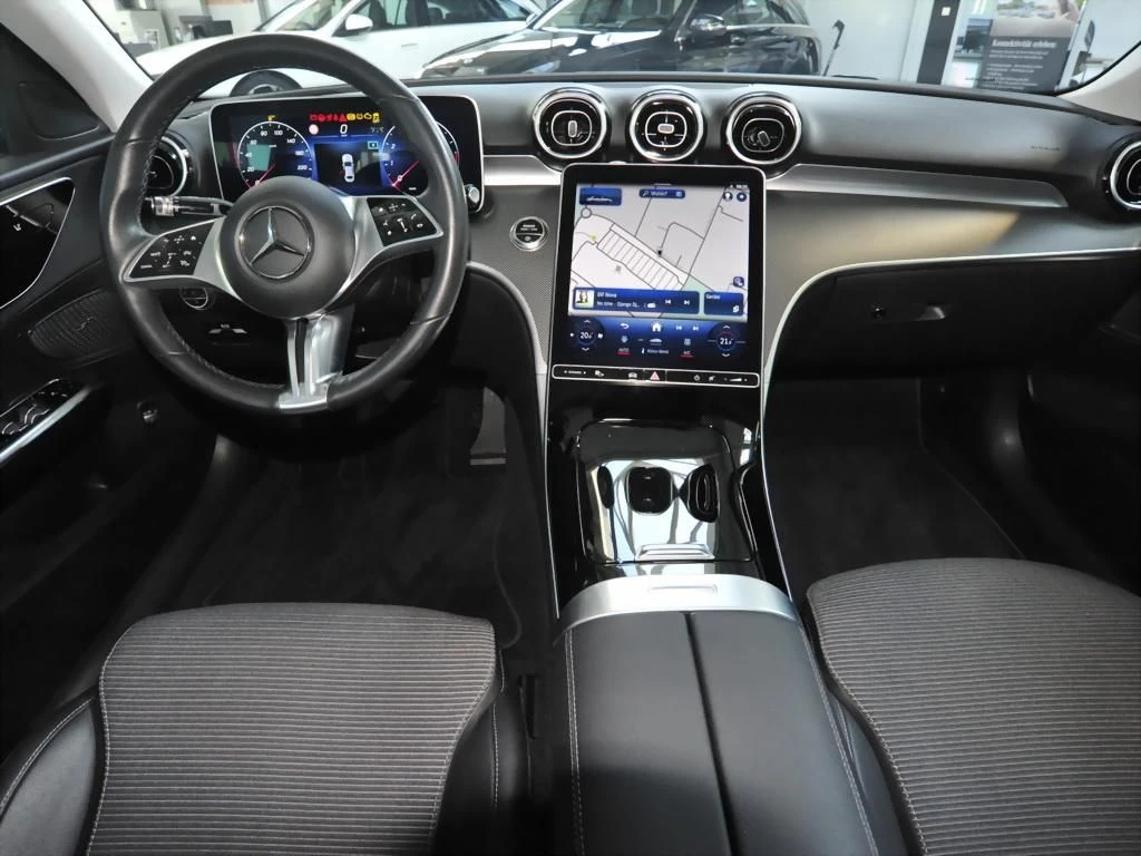 Mercedes-Benz-C-Klasse 180-image-11