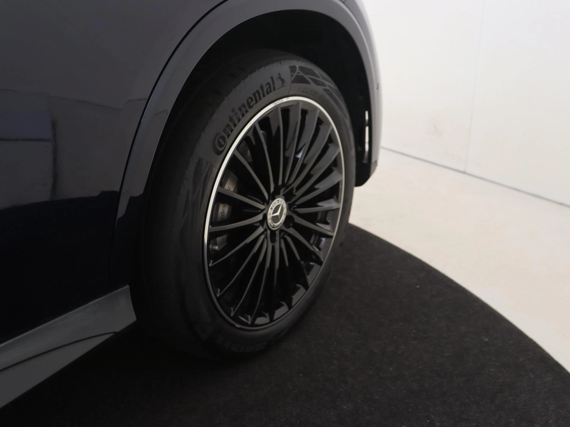 Mercedes-Benz-GLC-image-32