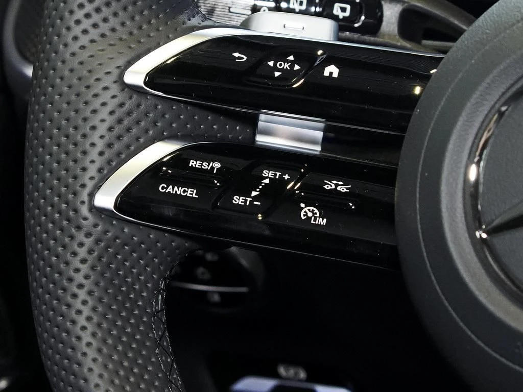 Mercedes-Benz-GLC 220 d-image-8