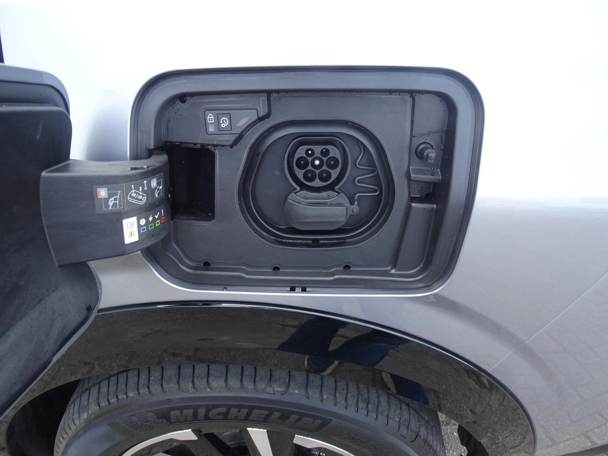 Peugeot-e-5008-image-33