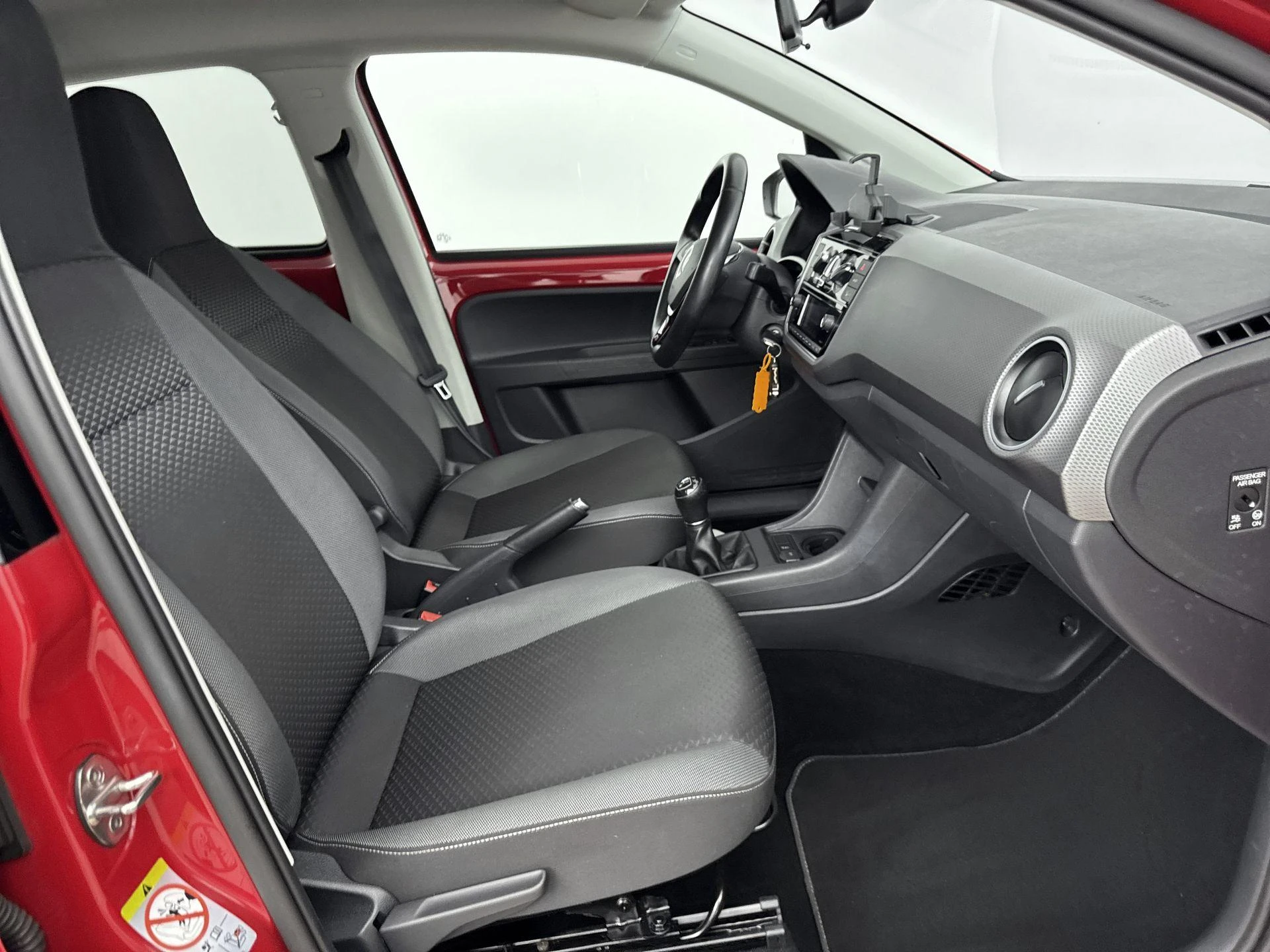 Volkswagen-up!-image-24