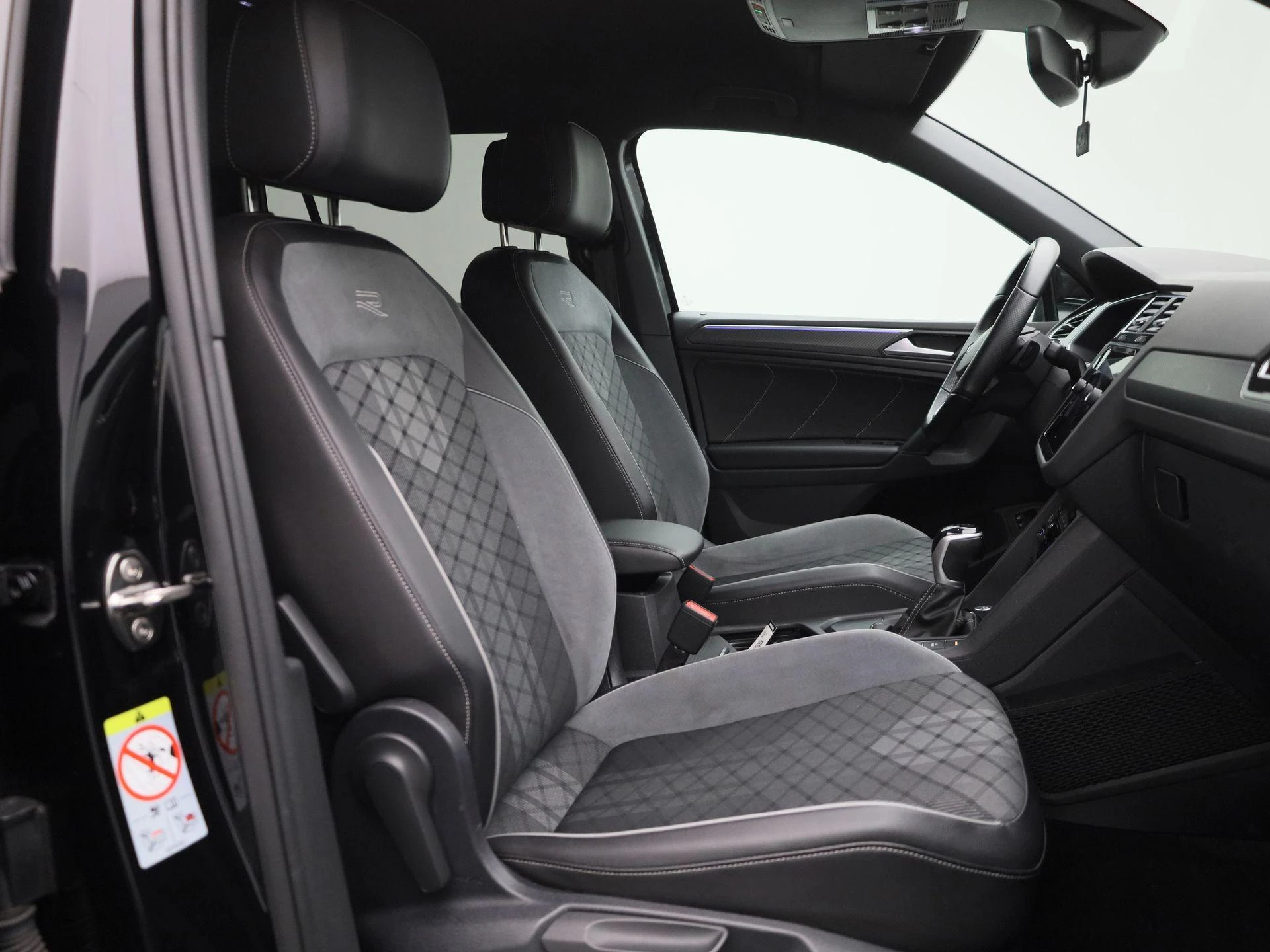 Volkswagen-Tiguan-image-37