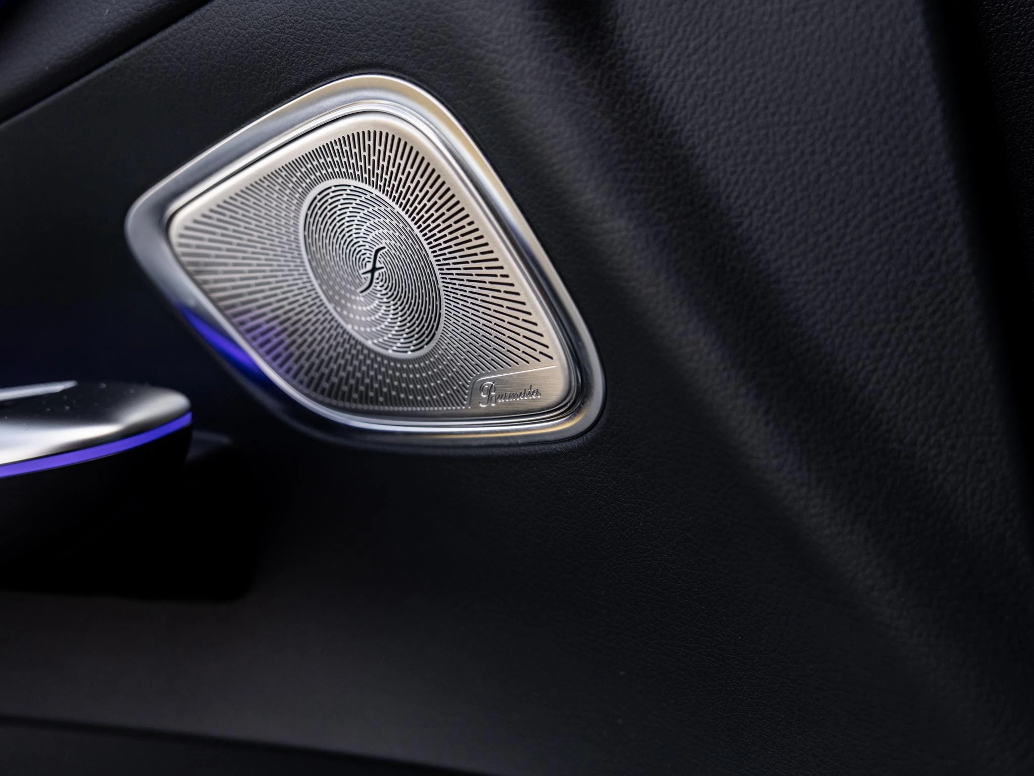 Mercedes-Benz-GLC-image-17