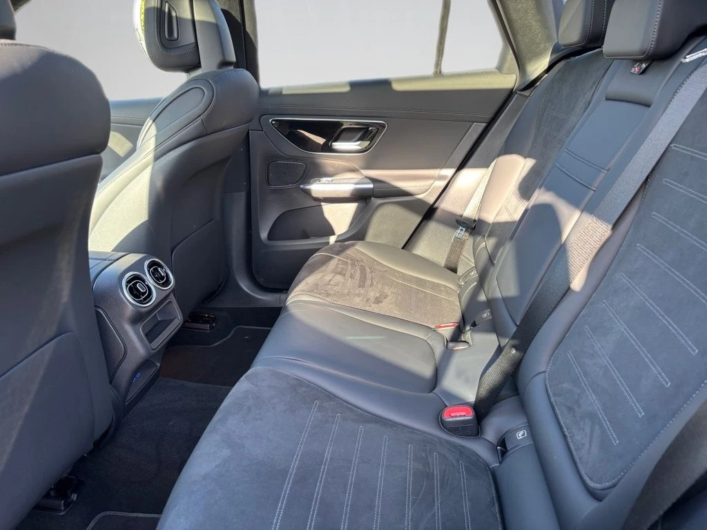 Mercedes-Benz-GLC 220 d-image-9