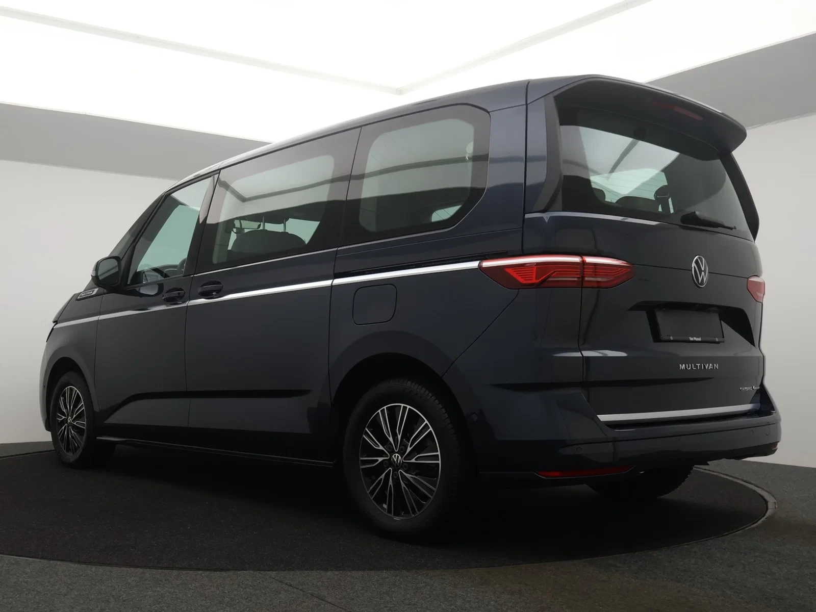 Volkswagen Multivan T7 eHybrid (PHEV) Multivan Style Korte versie 1.5 eHybrid 4X4 245PK *AUTOMAAT*7 ZITPLAATSEN*LEDER*ALCANTARA*CAMERA*PDC