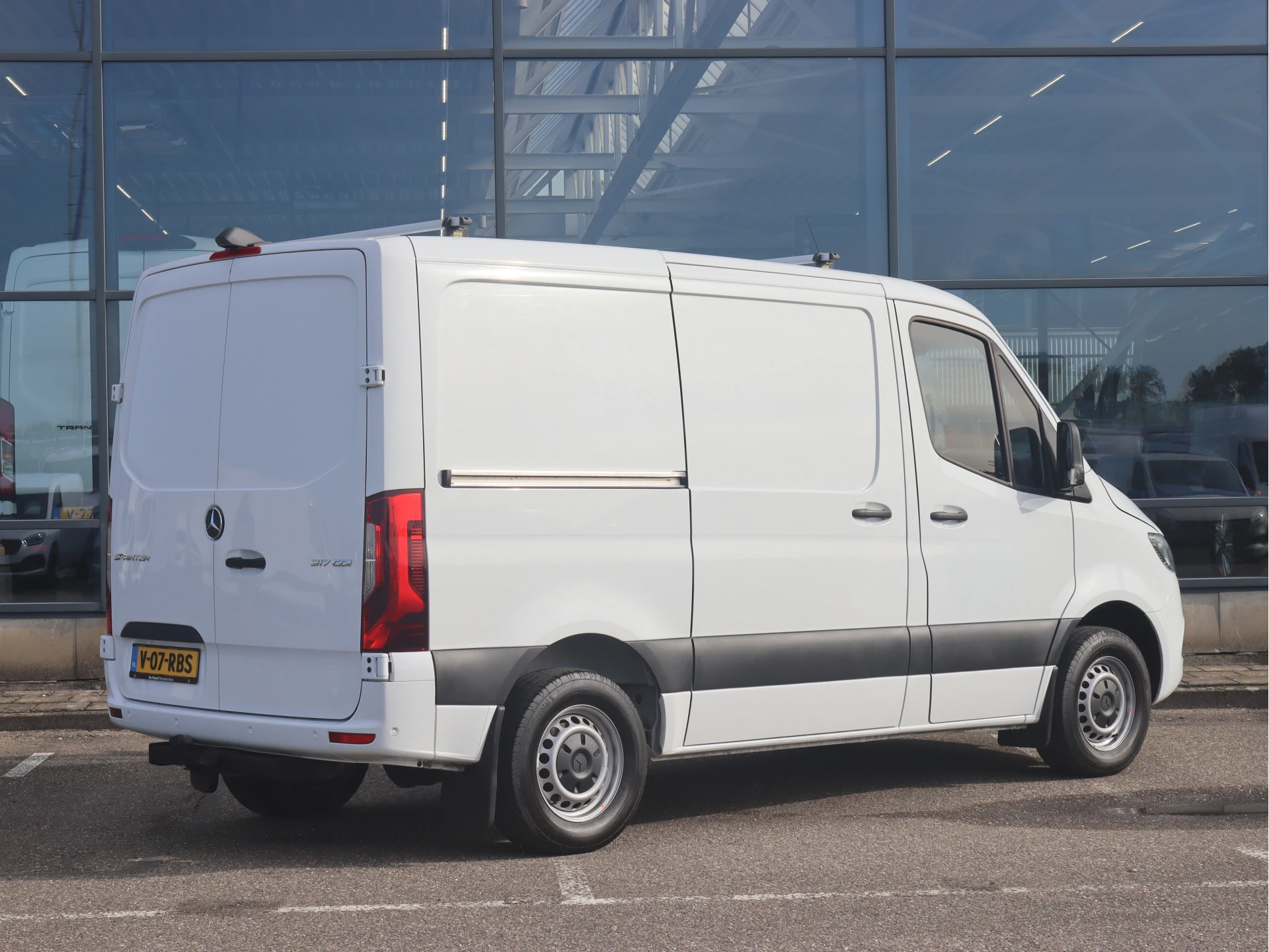 Mercedes-Benz-Sprinter-image-1