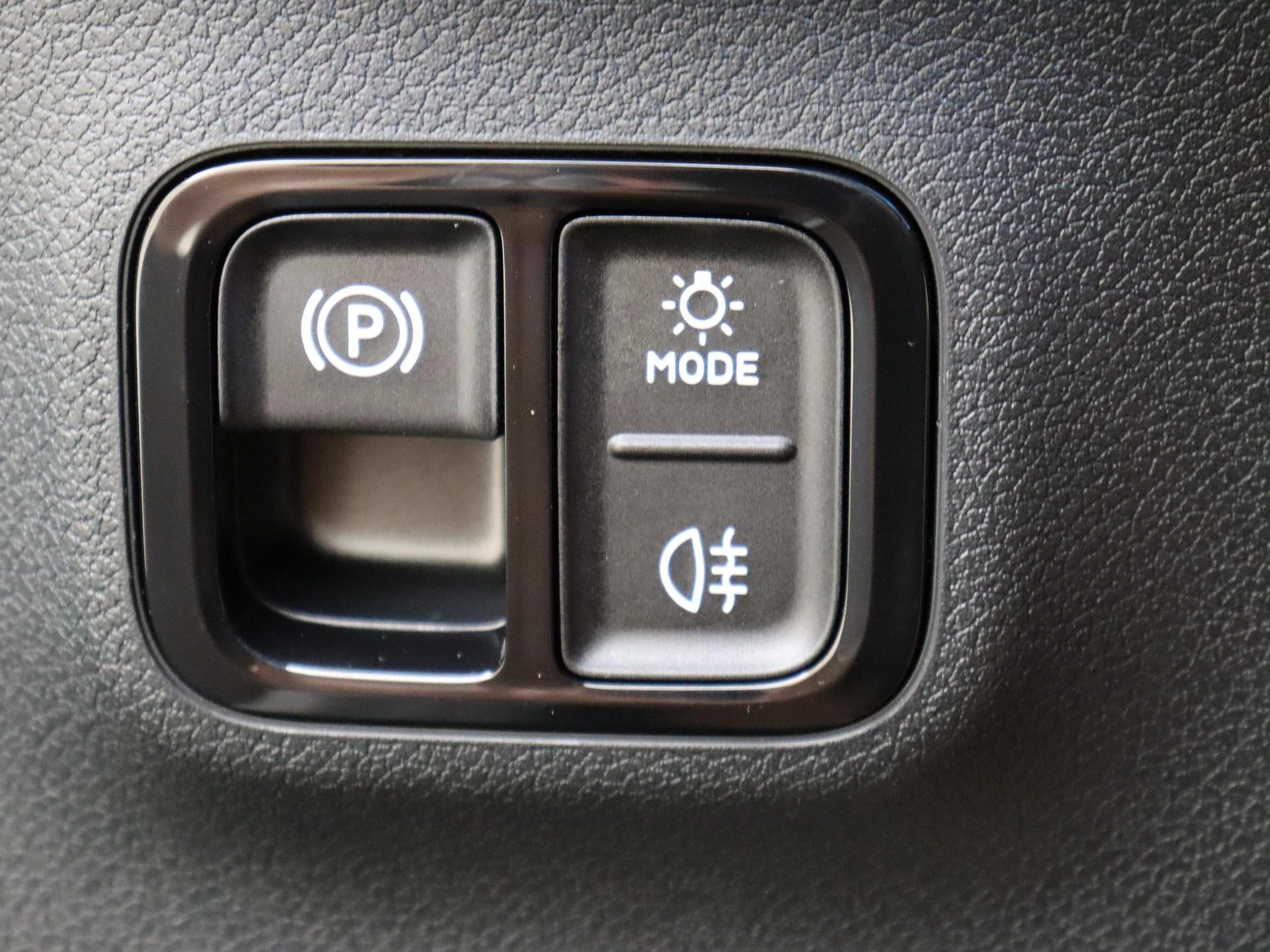 Mercedes-Benz-GLB-image-23
