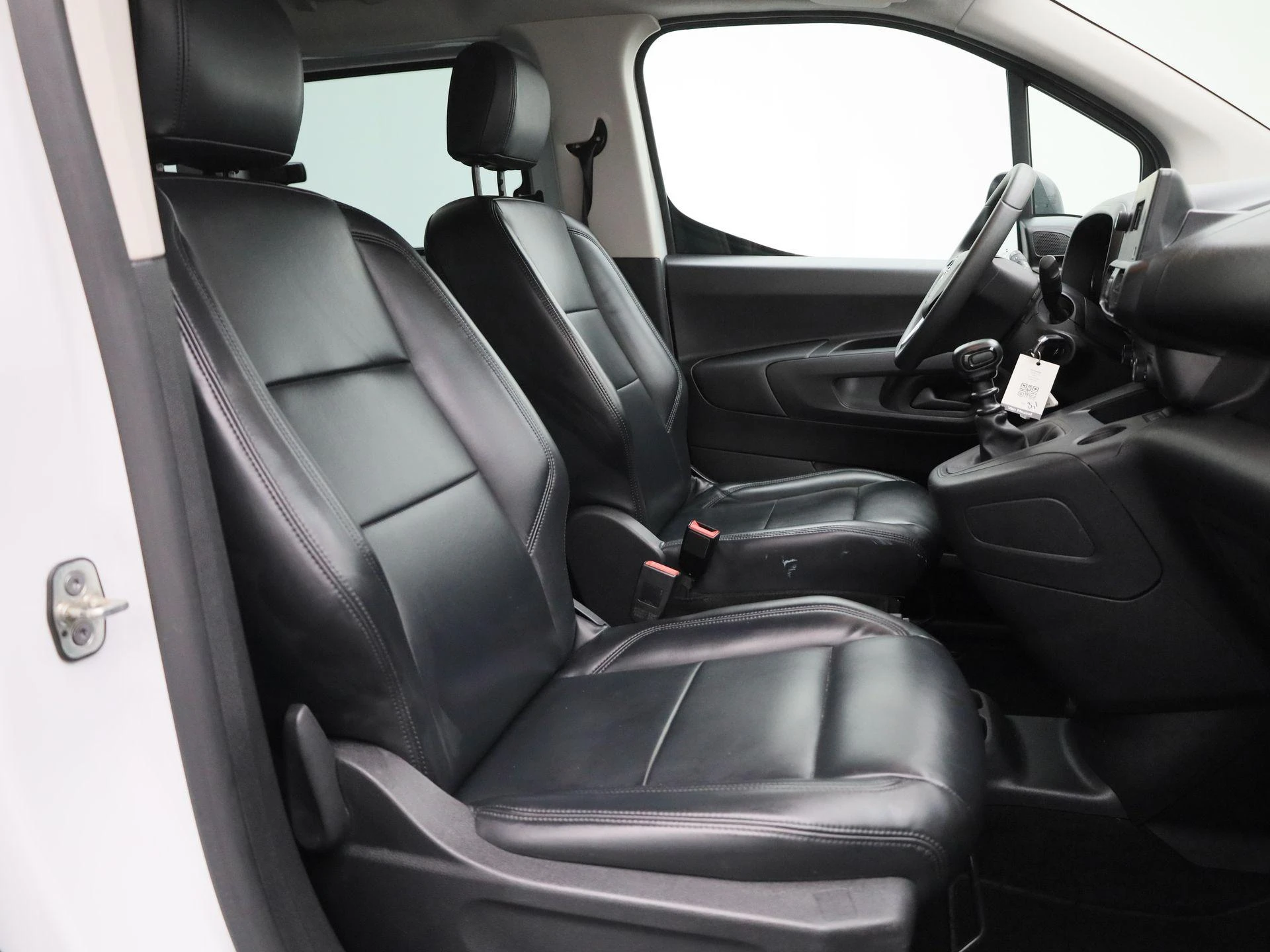 Opel-Combo Life-image-31