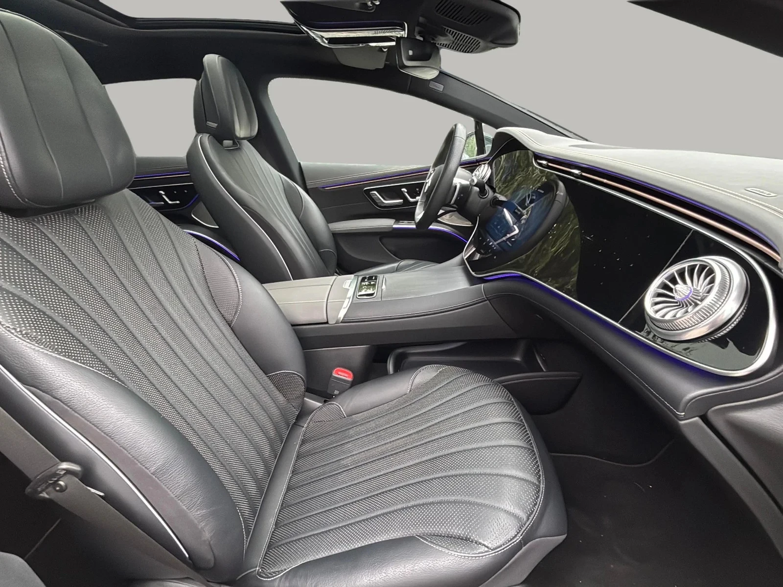 Mercedes-Benz-EQS-image-10