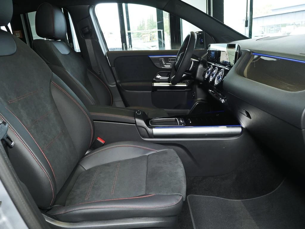 Mercedes-Benz-GLA 200-image-12