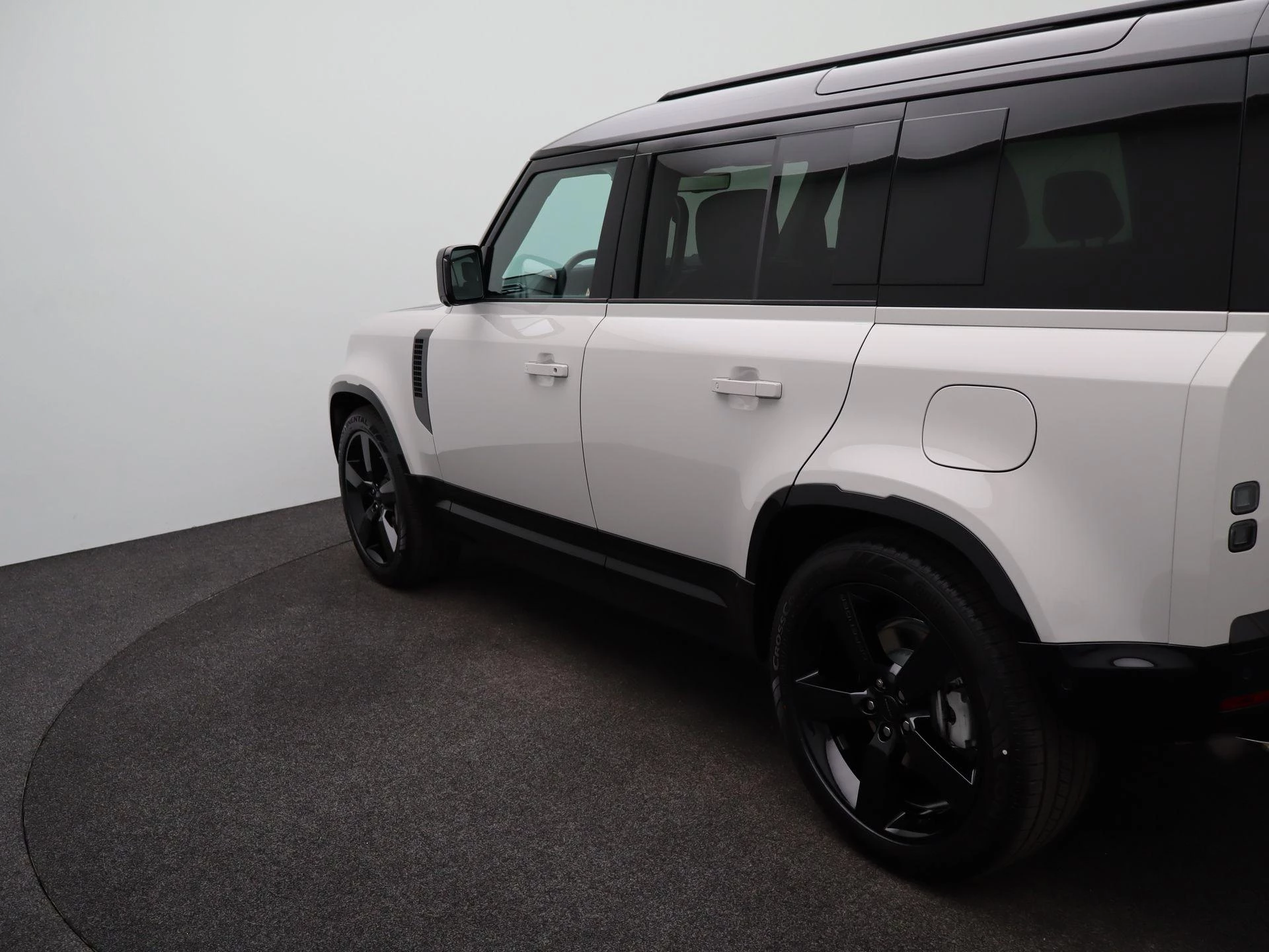 Land Rover-Defender-image-39